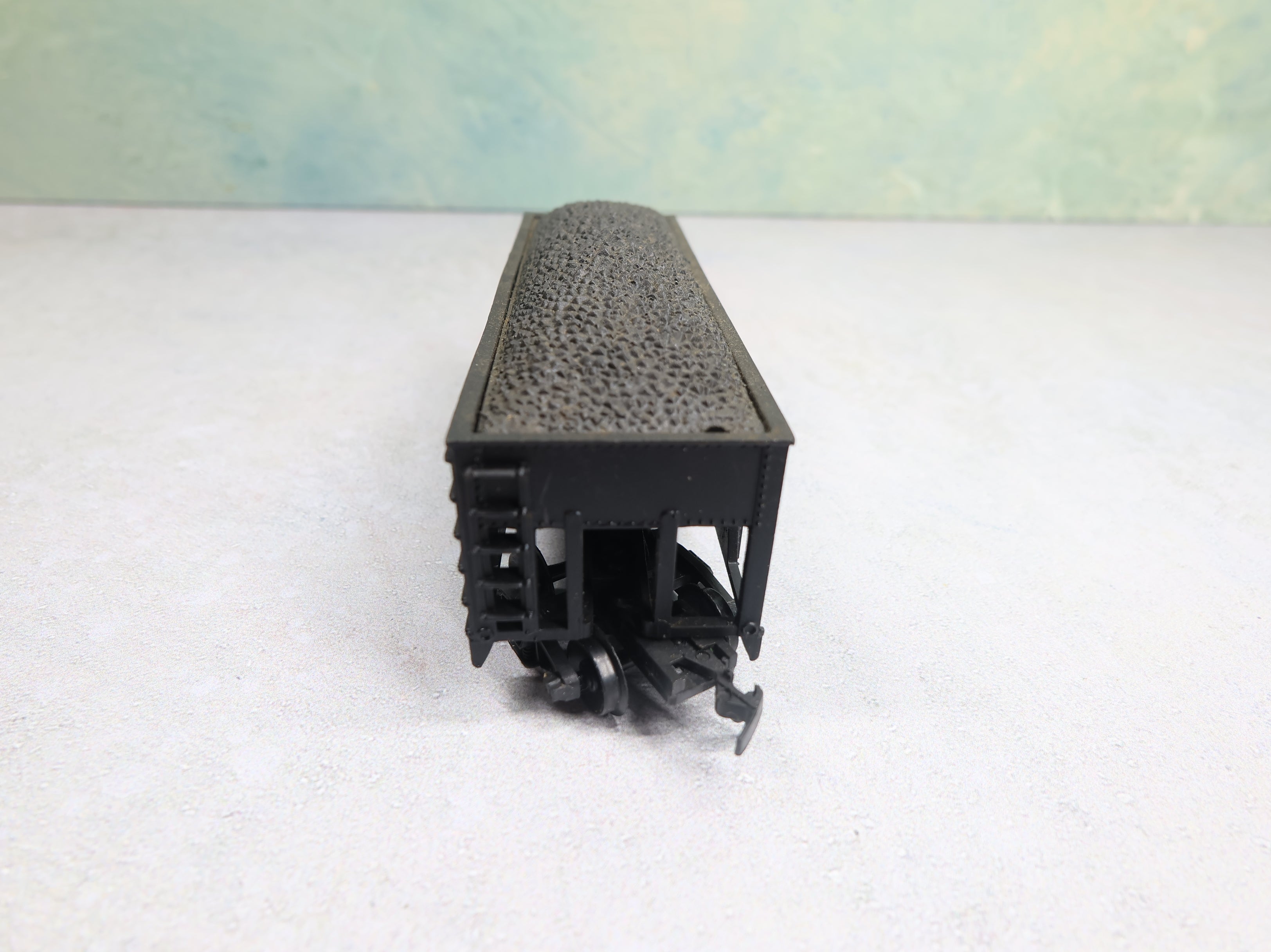 USED Life-Like HO Scale 2 Bay Hopper Baltimore and Ohio #324449 w/ Coal Load