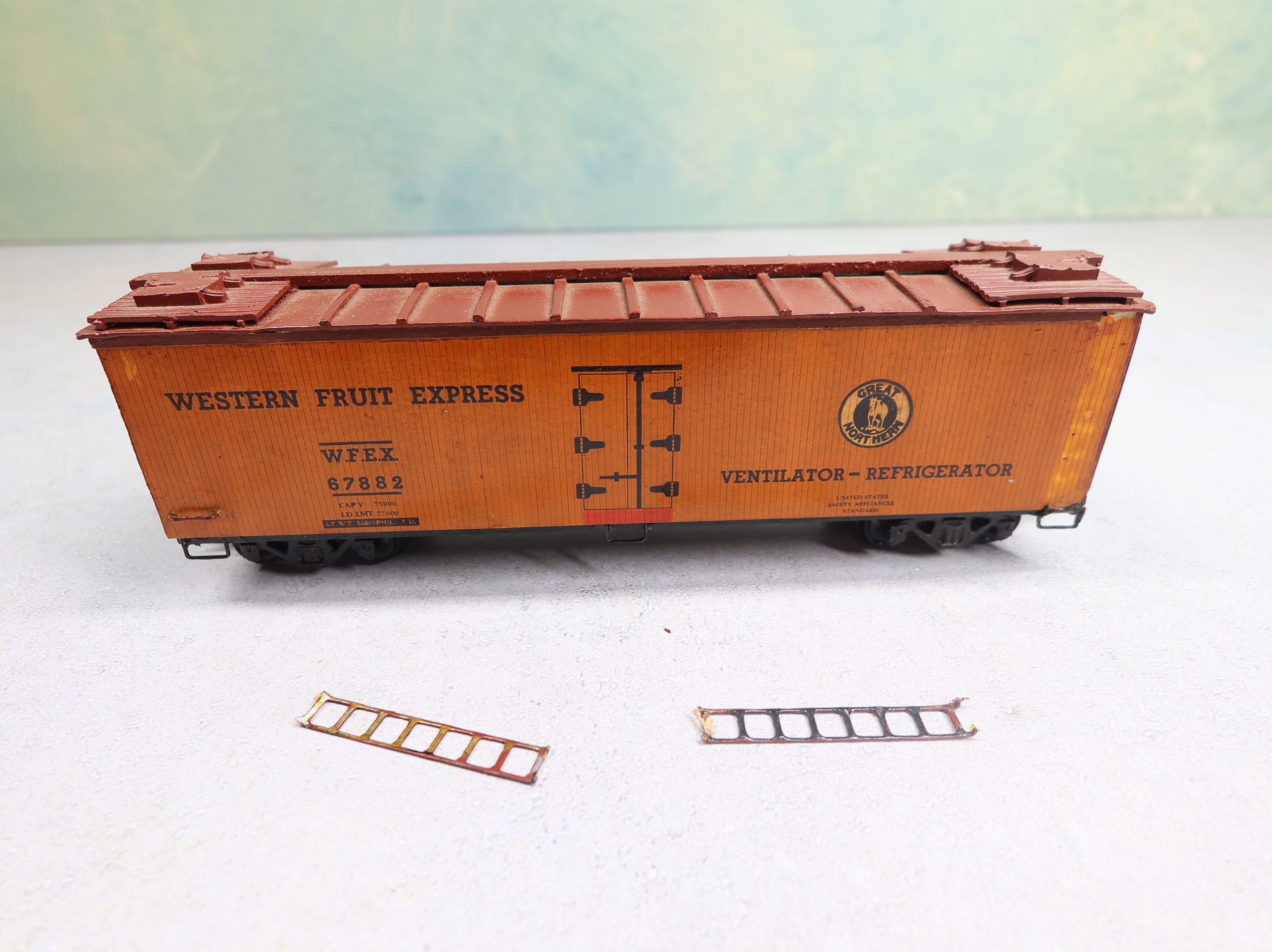 USED Varney HO Scale Reefer Western Fruit Express WFEX #67882 Built Kit