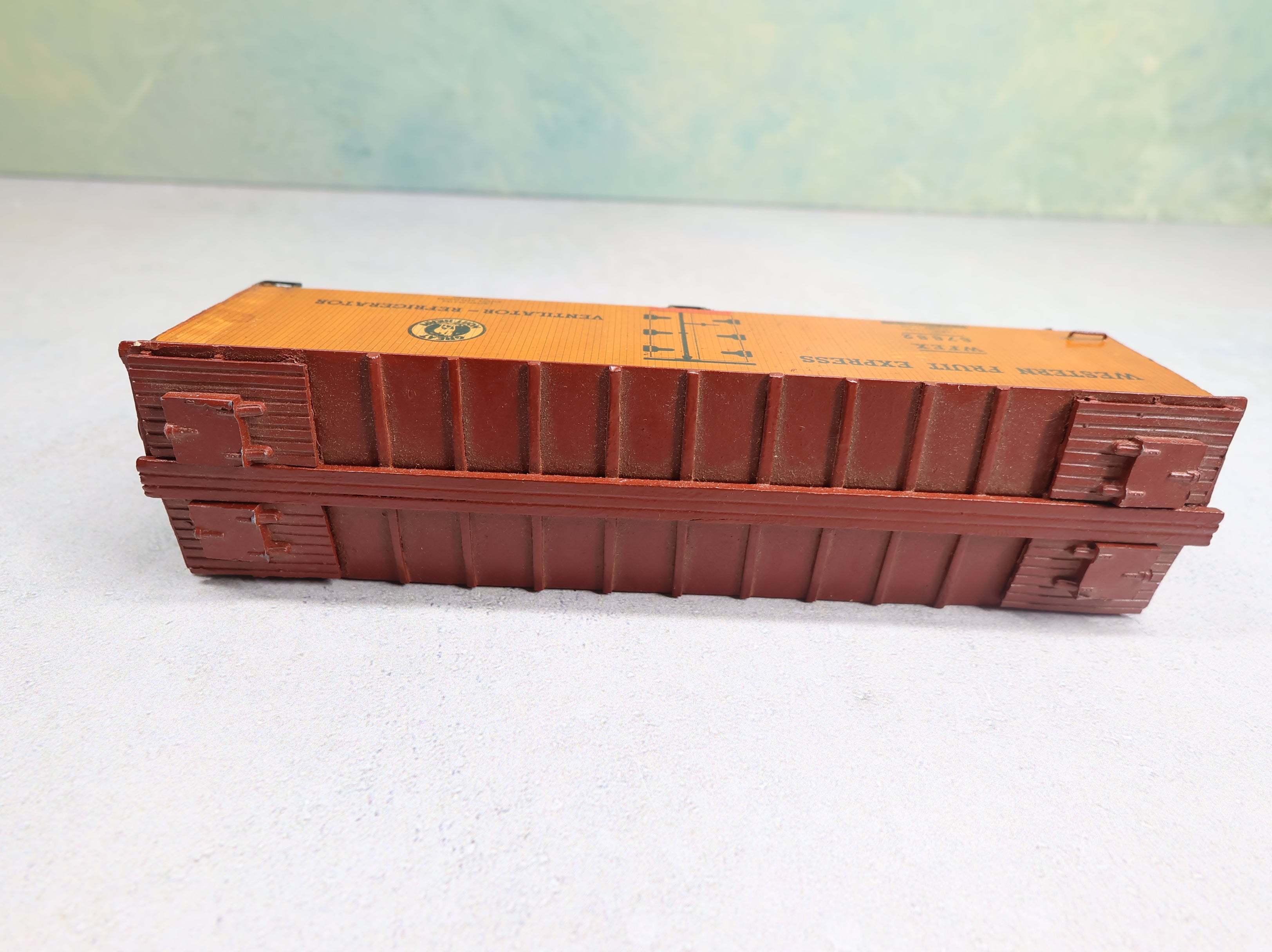 USED Varney HO Scale Reefer Western Fruit Express WFEX #67882 Built Kit