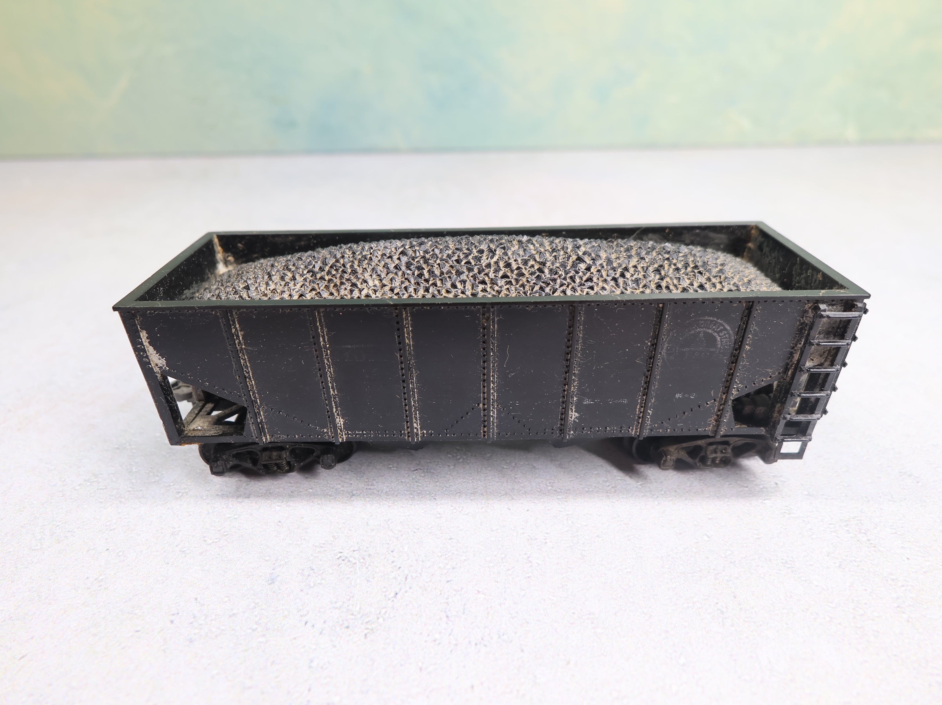 USED Varney HO Scale 2 Bay Hopper Undecorated Black w/ Coal Load