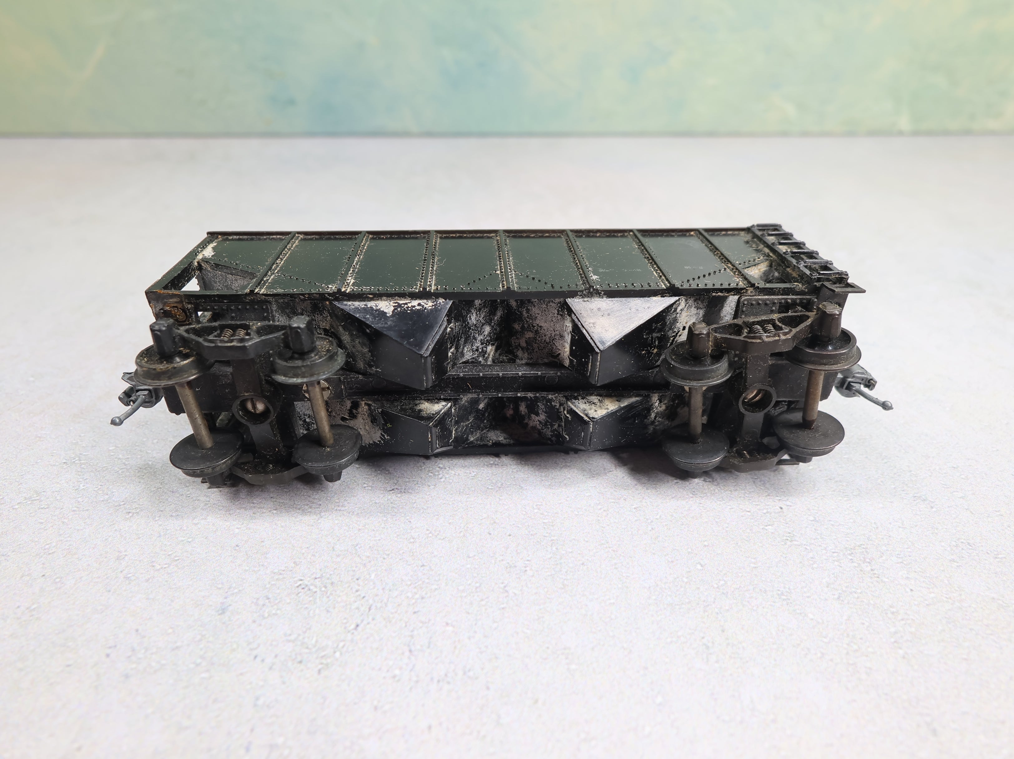 USED Varney HO Scale 2 Bay Hopper Undecorated Black w/ Coal Load