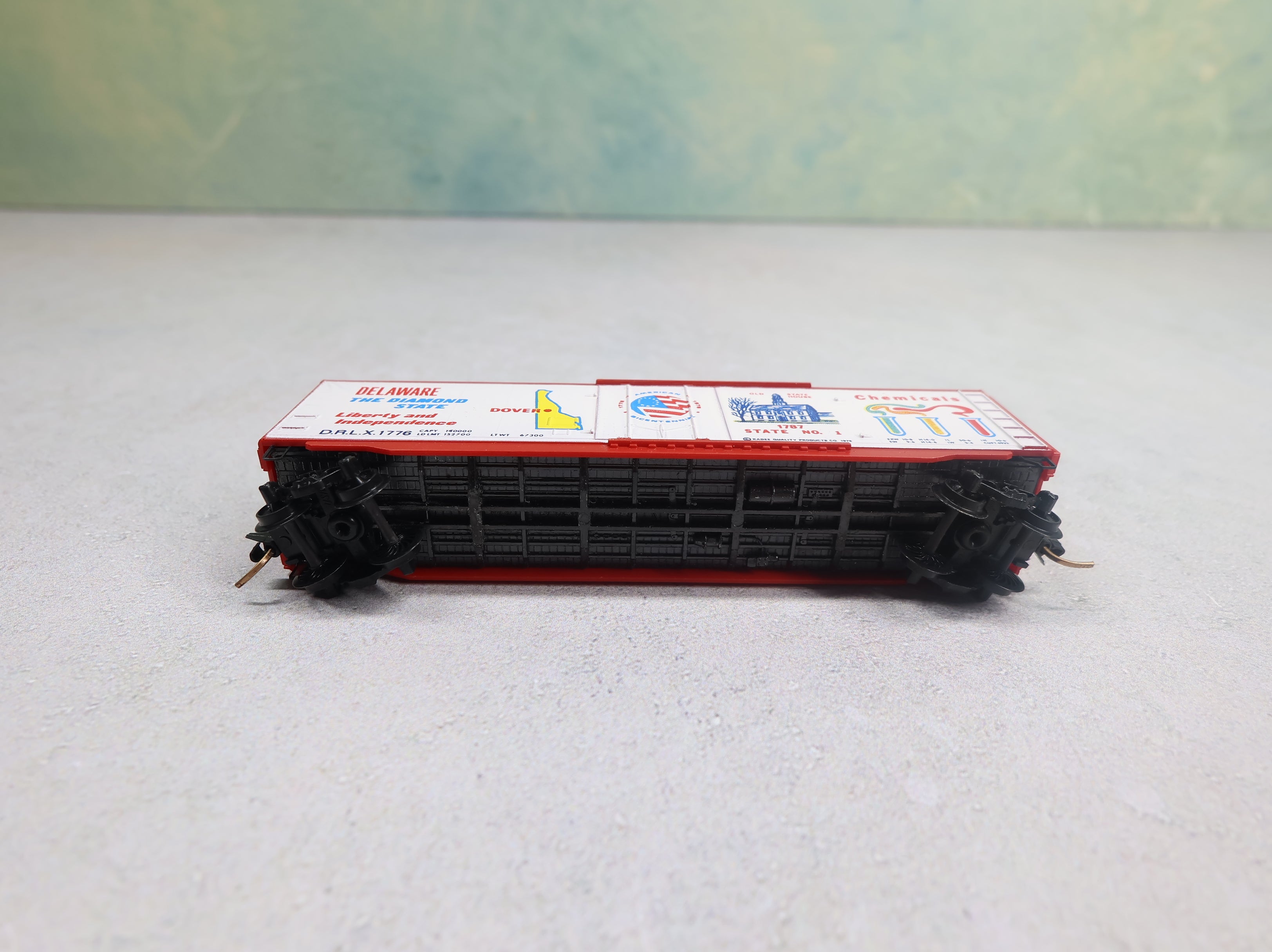 USED Micro-Trains 38071 N Scale 50' Box Car Delaware State Car DRLX #1776 Knuckle Couplers