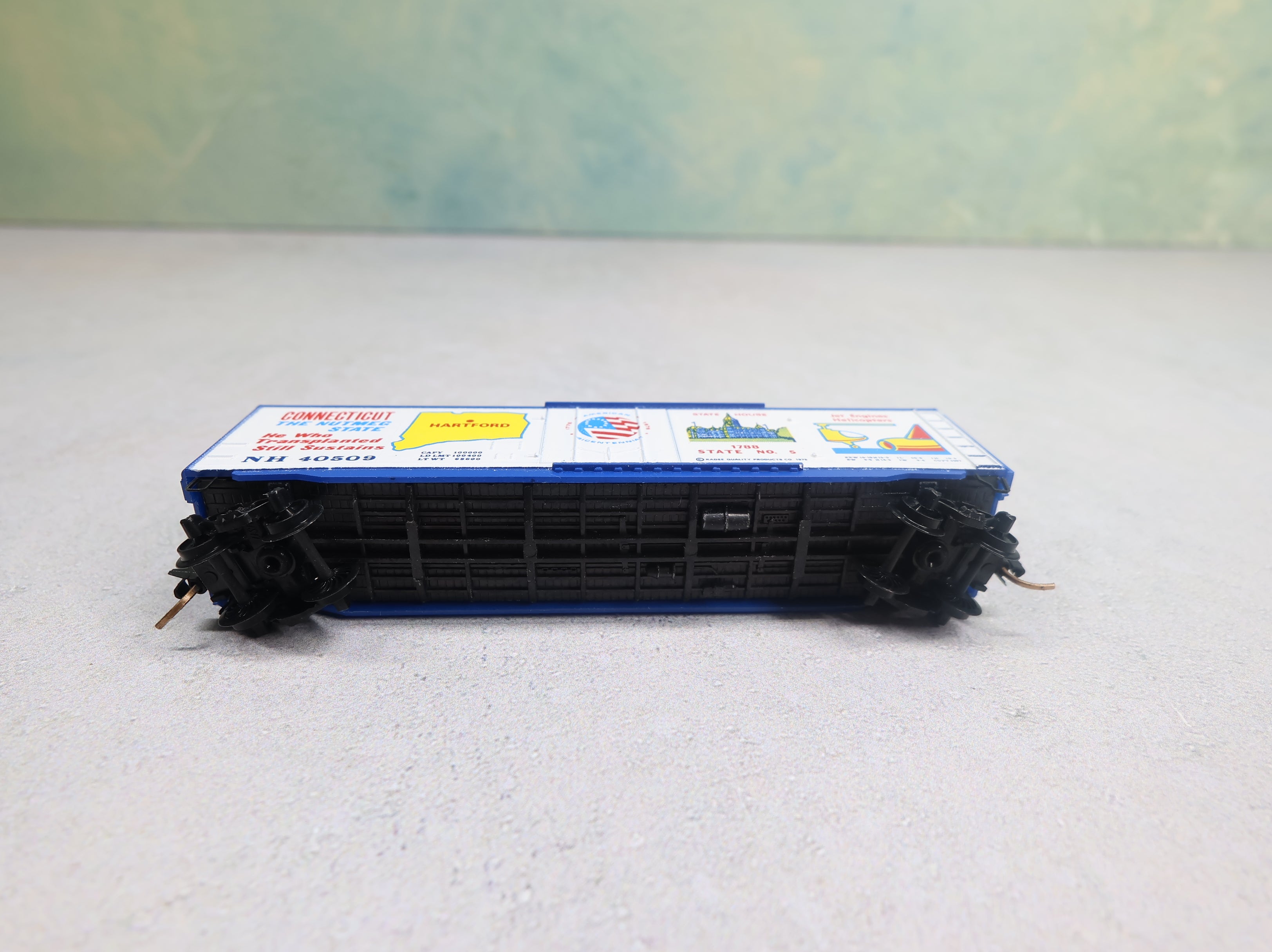 USED Micro-Trains 38020 N Scale 50' Box Car Connecticut State Car NH #40509 Knuckle Couplers