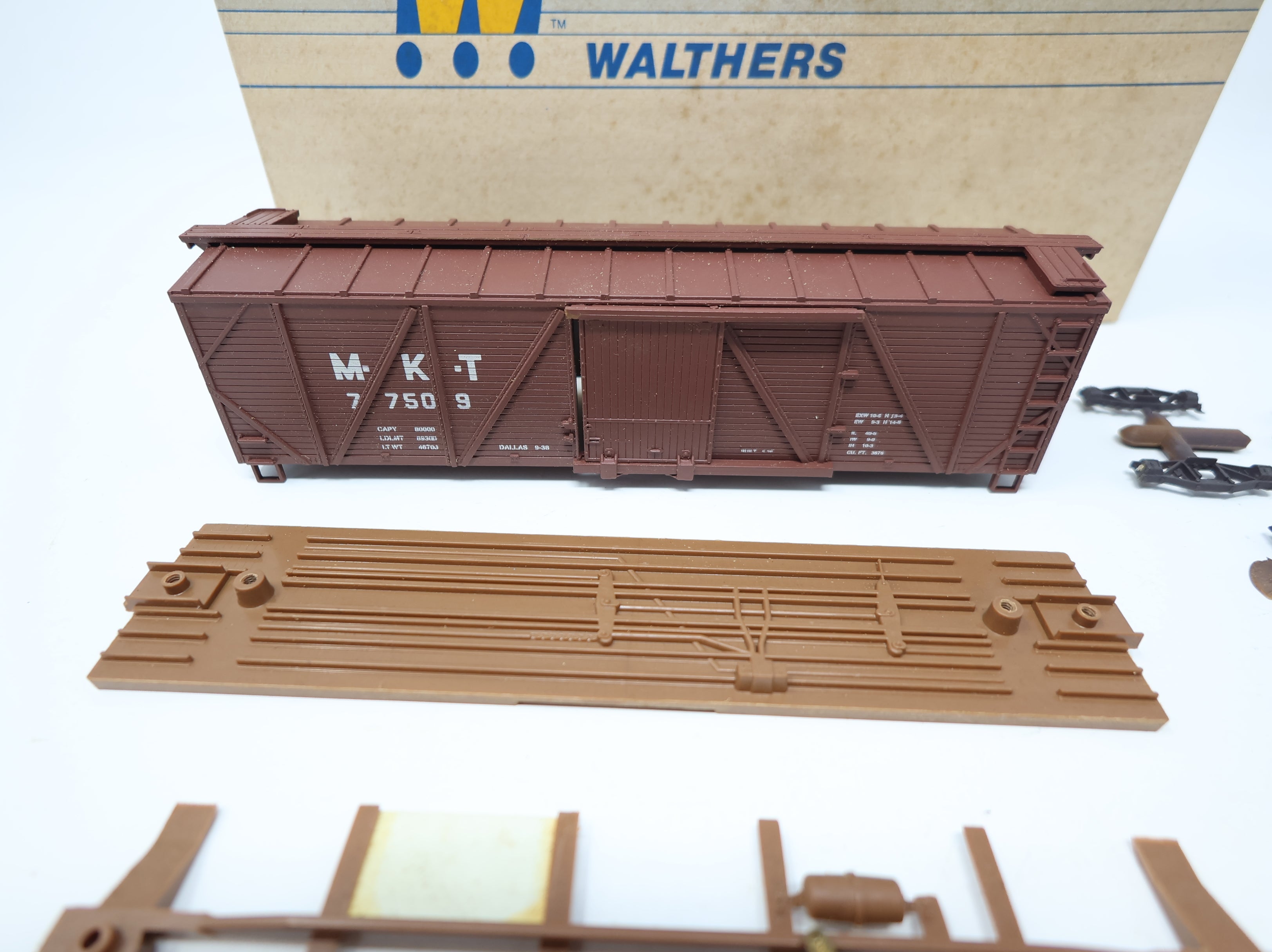 USED Walthers 932-2152 HO Scale 40' SS Wooden Box Car Wood Ends MKT #77509 KIT