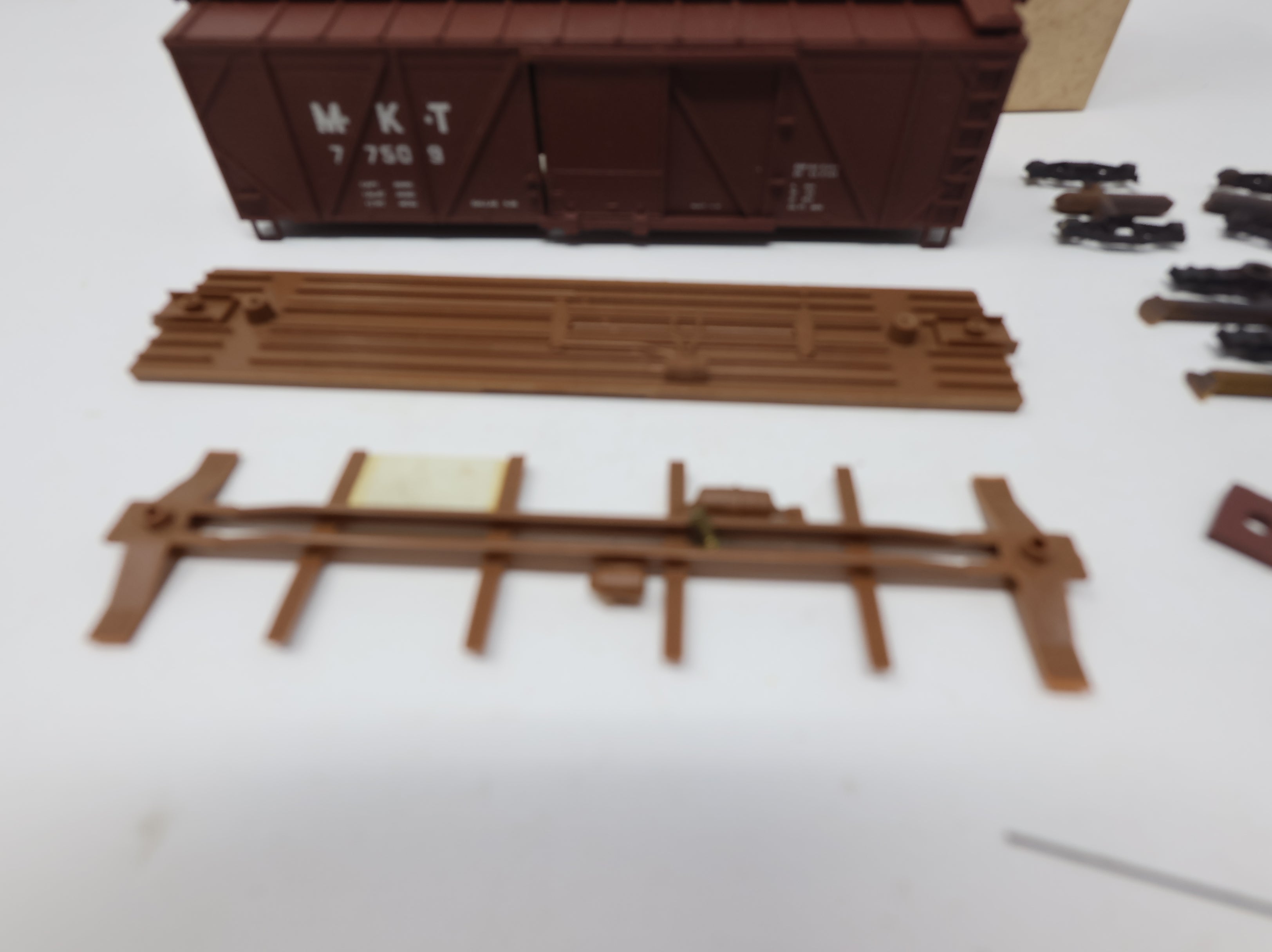 USED Walthers 932-2152 HO Scale 40' SS Wooden Box Car Wood Ends MKT #77509 KIT