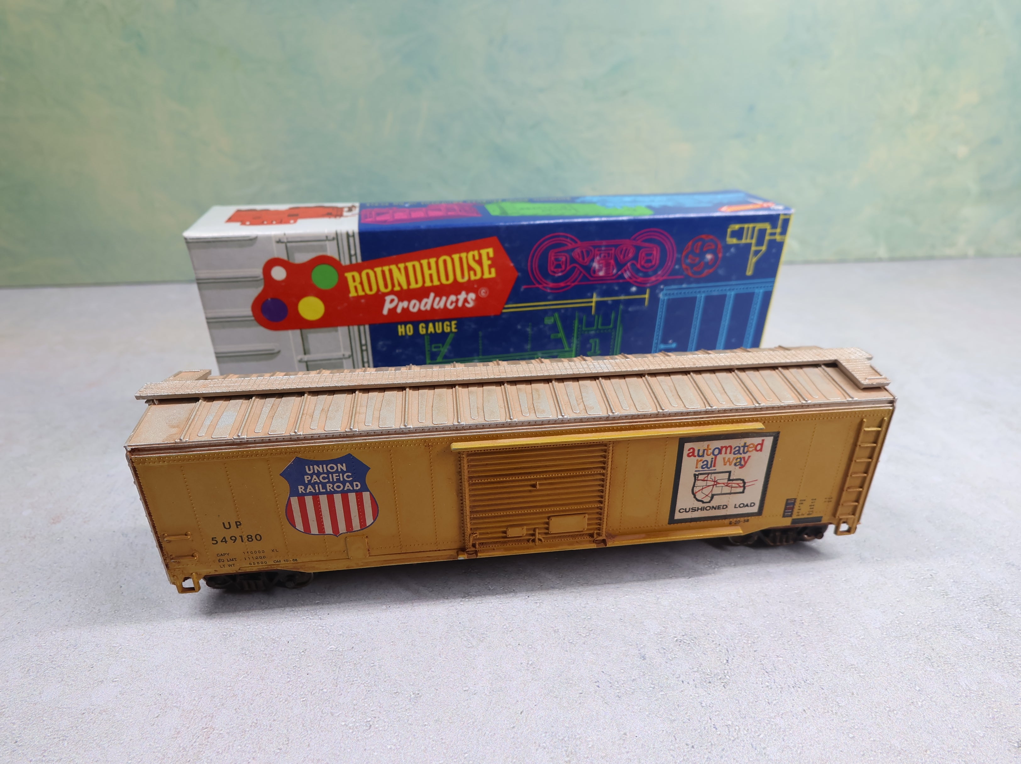 USED Roundhouse HO Scale 50' Box Car Union Pacific UP #549180 Weathered