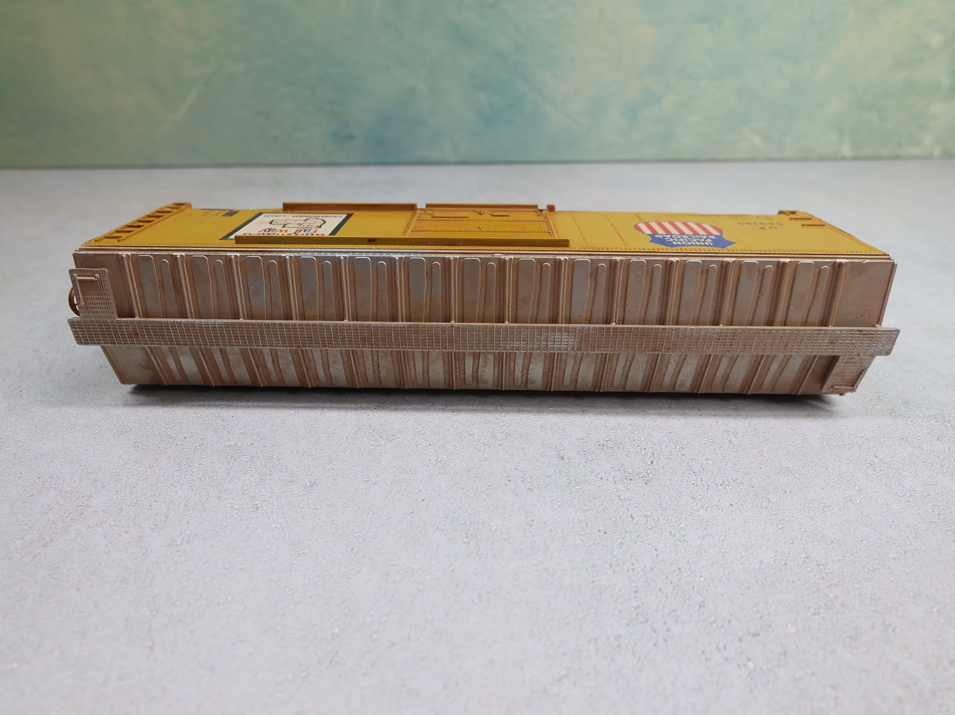 USED Roundhouse HO Scale 50' Box Car Union Pacific UP #549180 Weathered