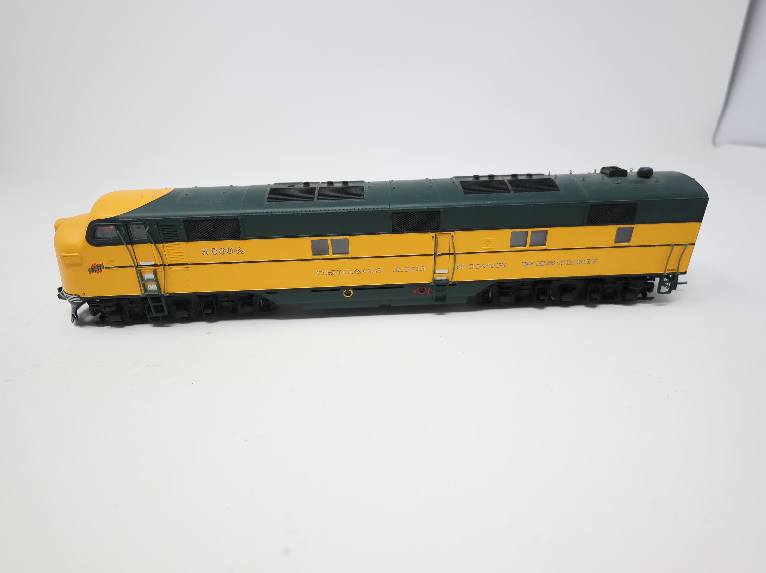 USED Life-Like HO Scale Proto 2000 E7 Diesel Locomotive Chicago & North Western #5009A DC