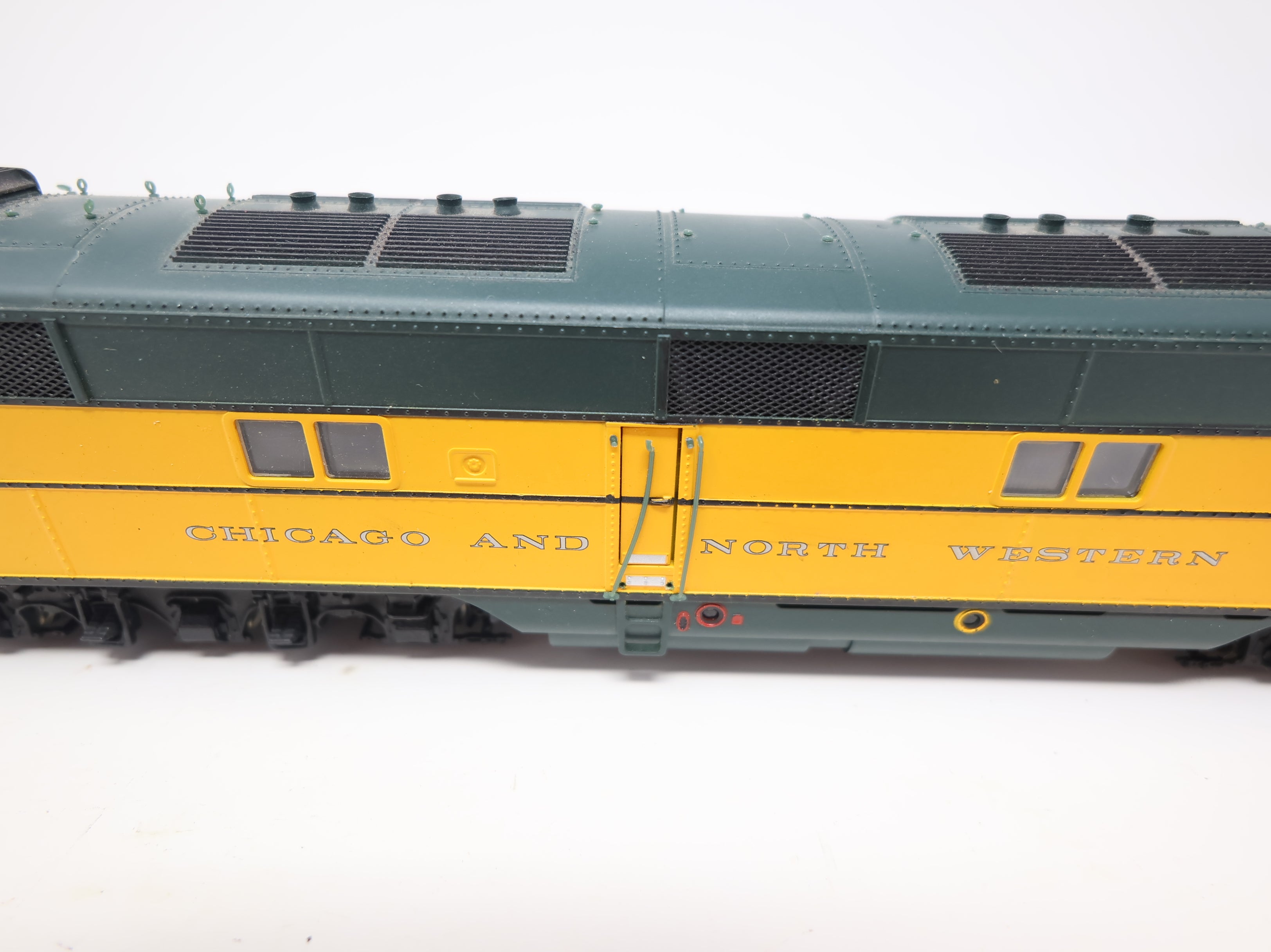 USED Life-Like HO Scale Proto 2000 E7 Diesel Locomotive Chicago & North Western #5009A DC