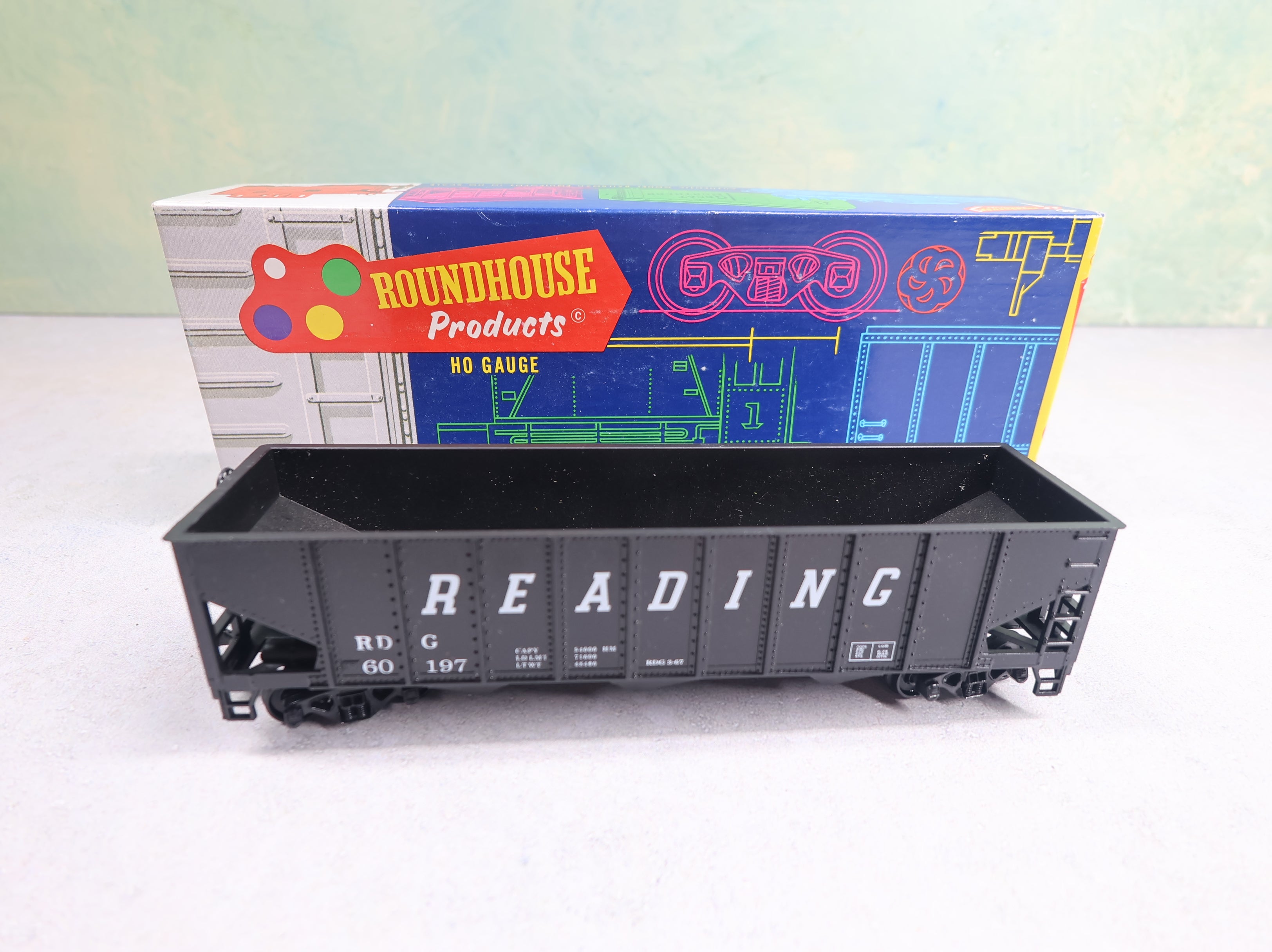 USED Roundhouse 1547 HO Scale 3-Bay Rib Hopper Reading RDG #60197