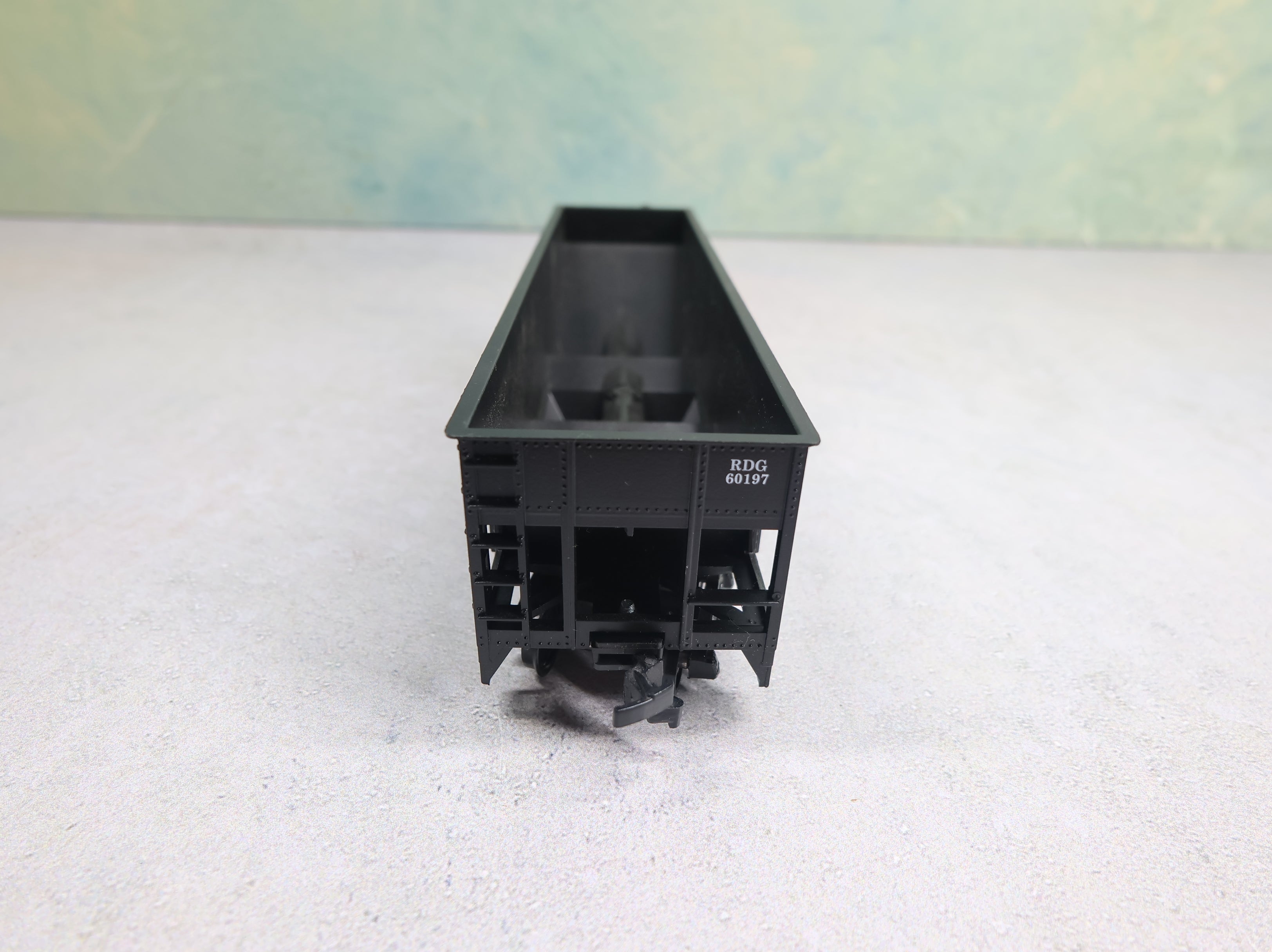 USED Roundhouse 1547 HO Scale 3-Bay Rib Hopper Reading RDG #60197
