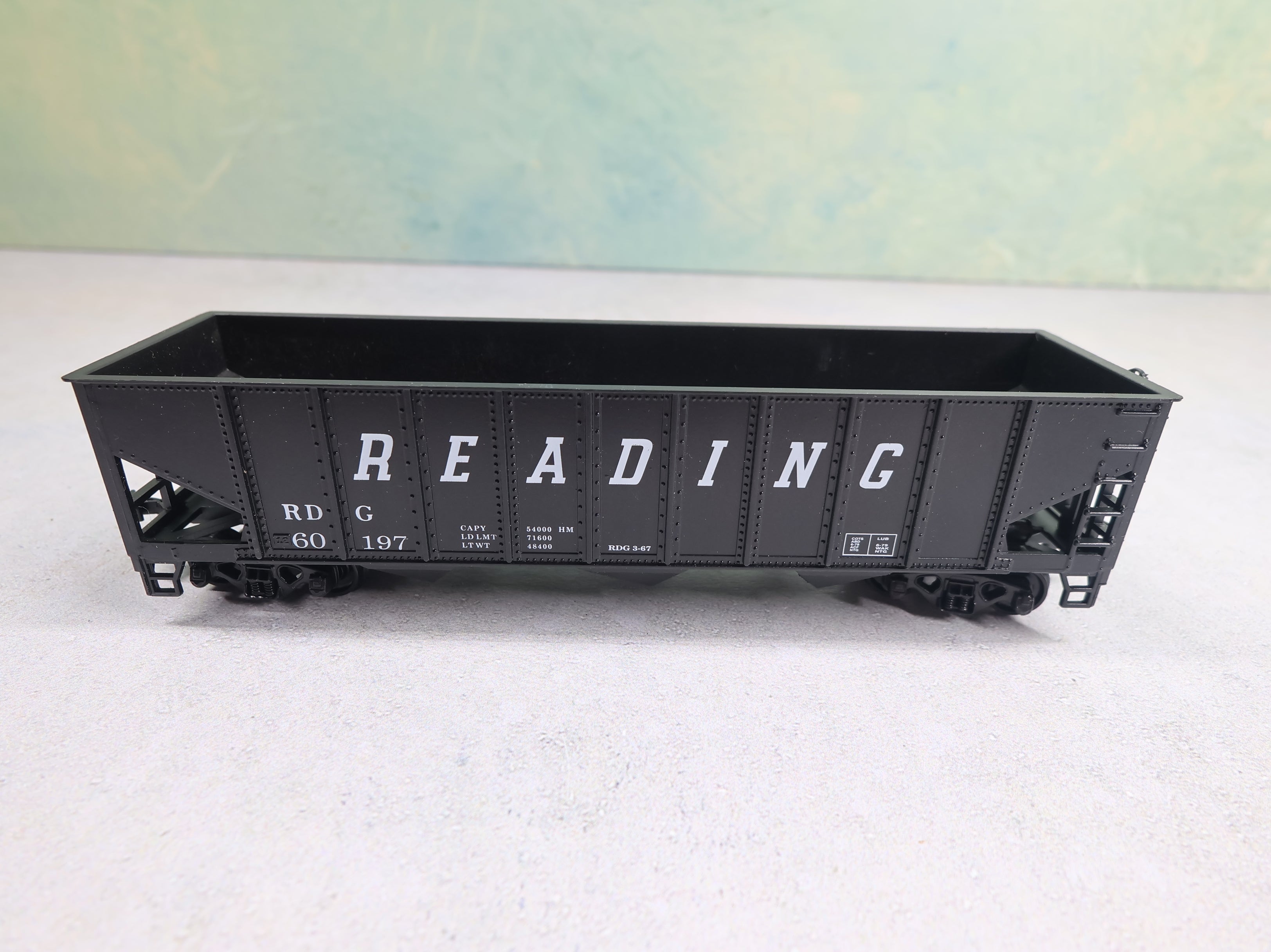 USED Roundhouse 1547 HO Scale 3-Bay Rib Hopper Reading RDG #60197