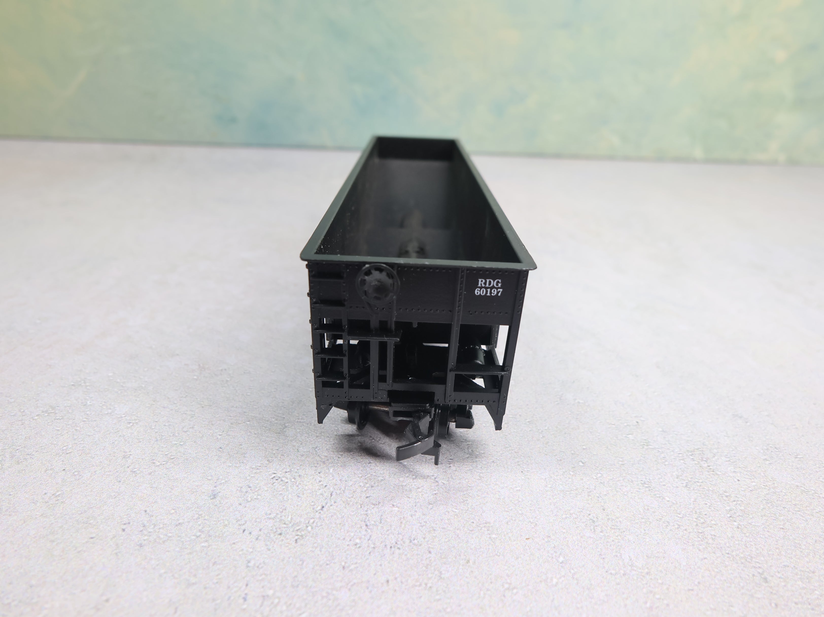 USED Roundhouse 1547 HO Scale 3-Bay Rib Hopper Reading RDG #60197