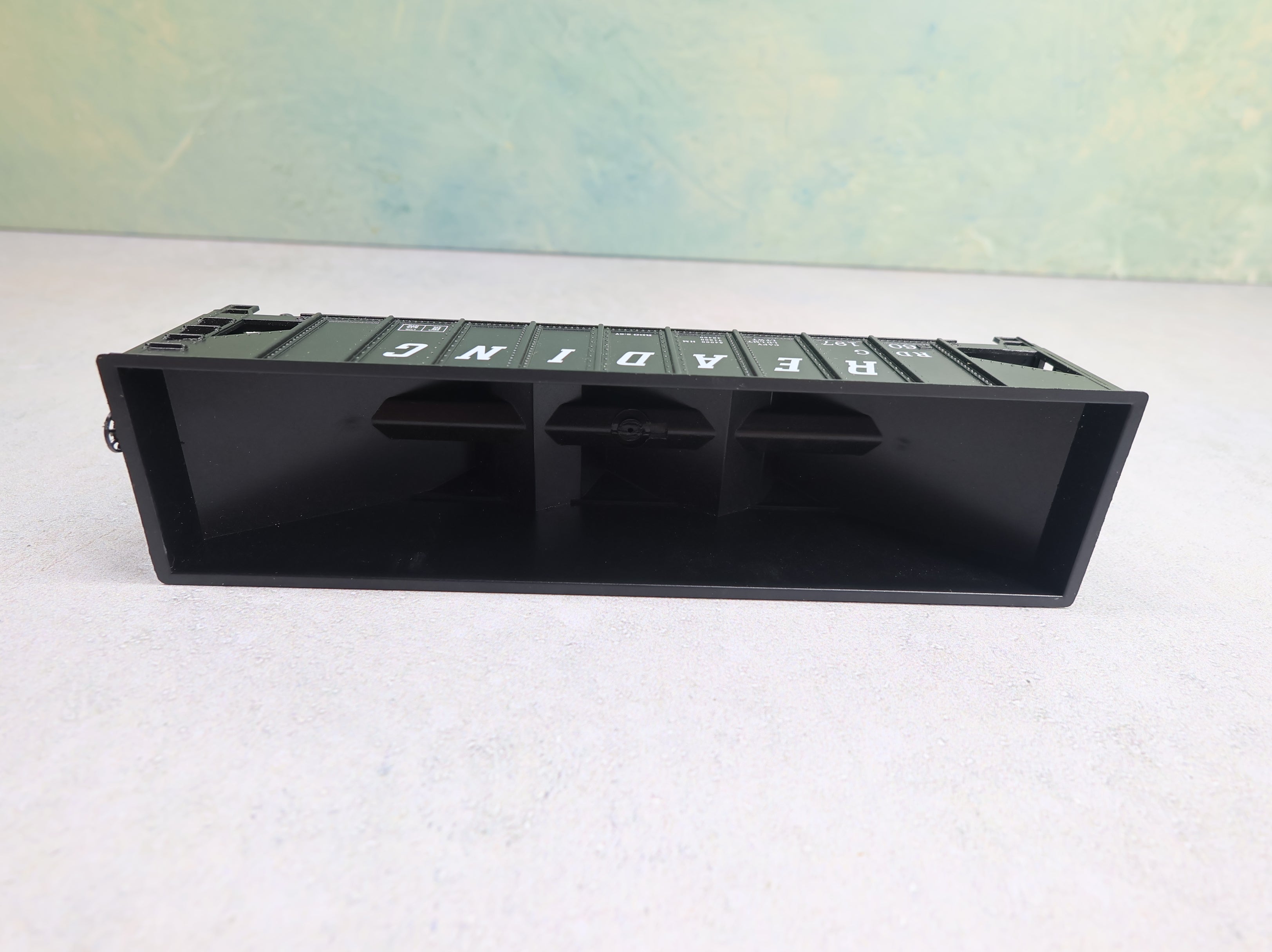 USED Roundhouse 1547 HO Scale 3-Bay Rib Hopper Reading RDG #60197