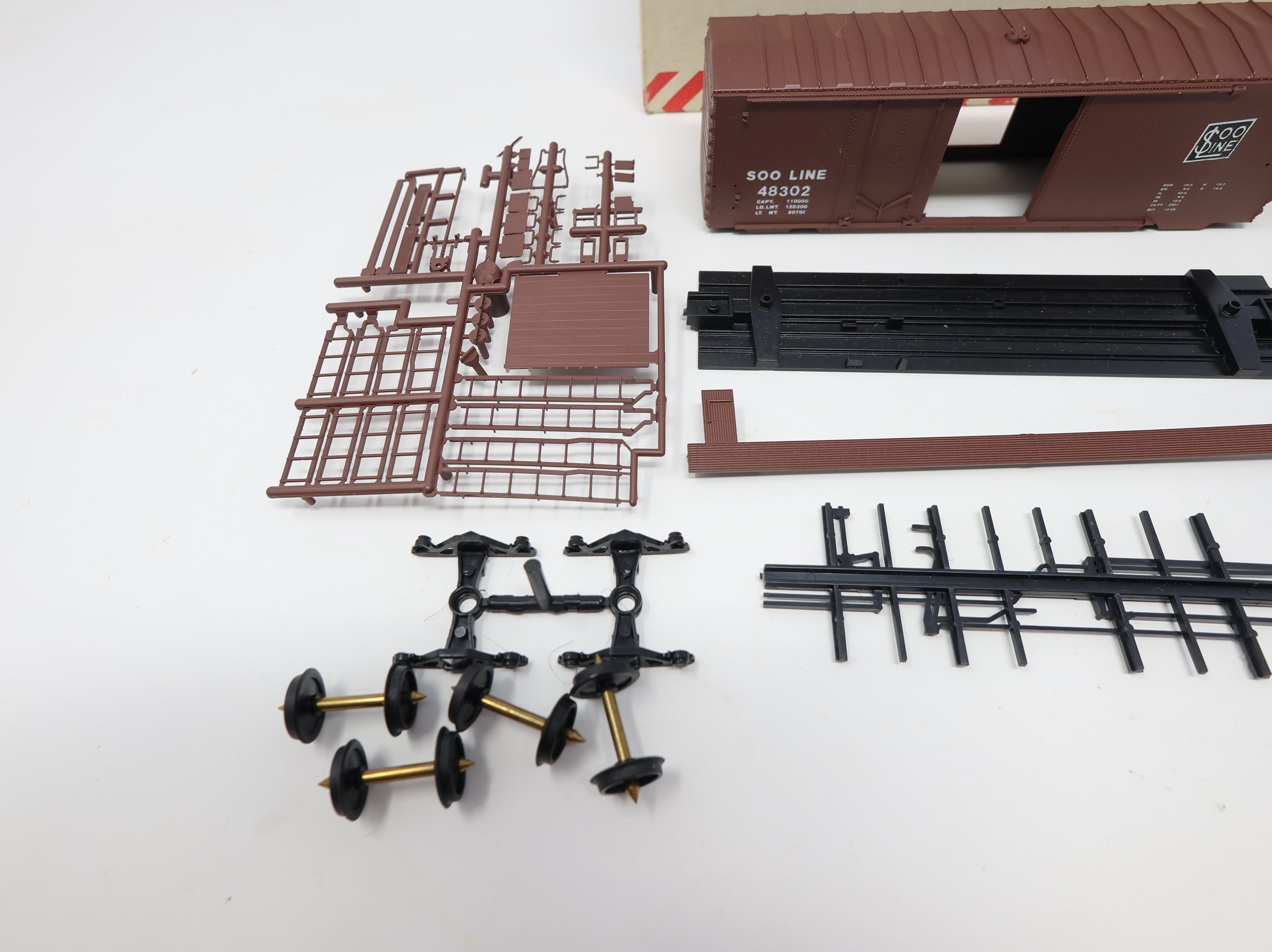 USED McKean HO Scale 40' DD Box Car SOO Line #48302 KIT