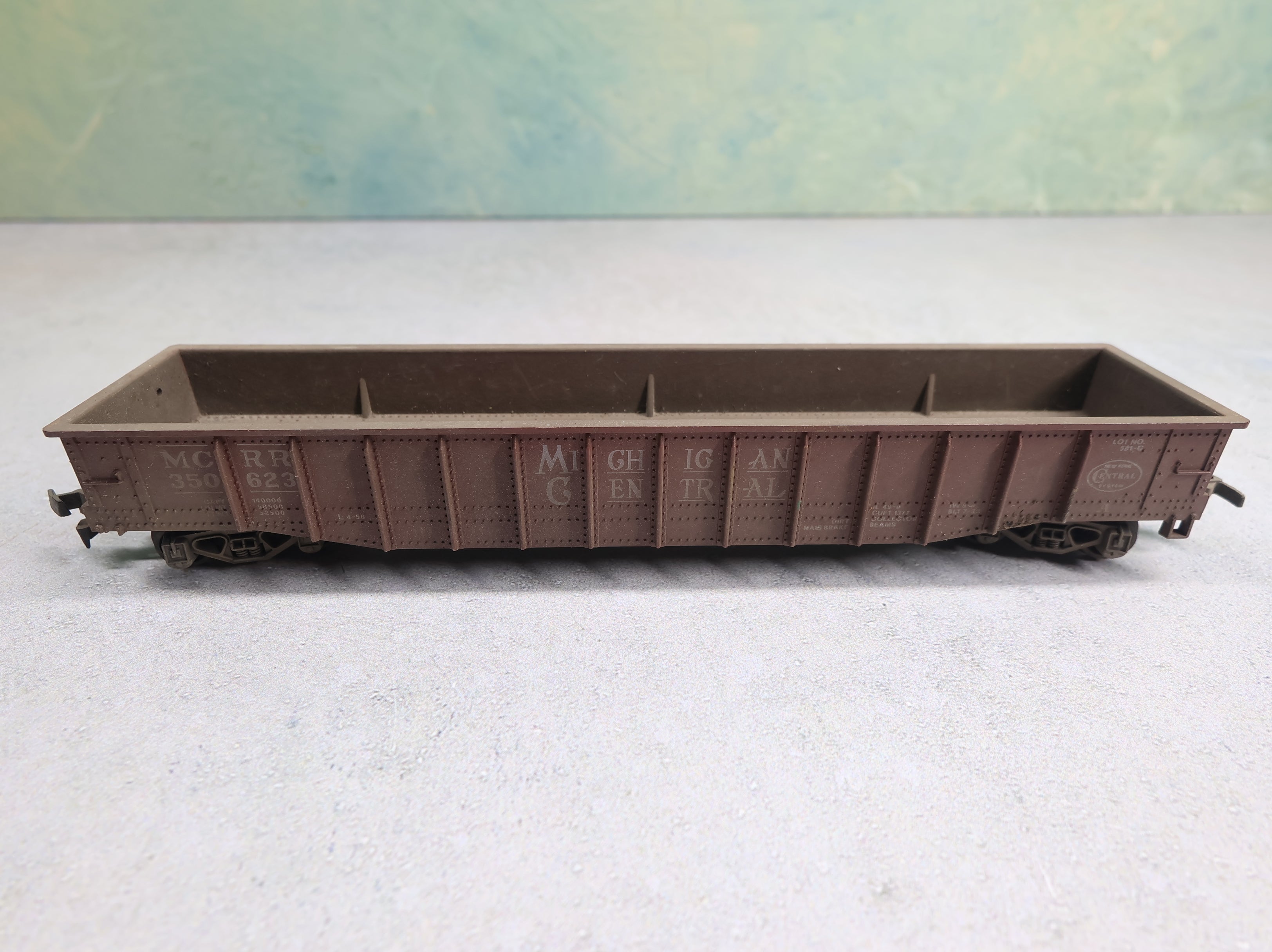 USED LIMA HO Scale 50' Gondola Michigan Central MCRR #350623 Weathered