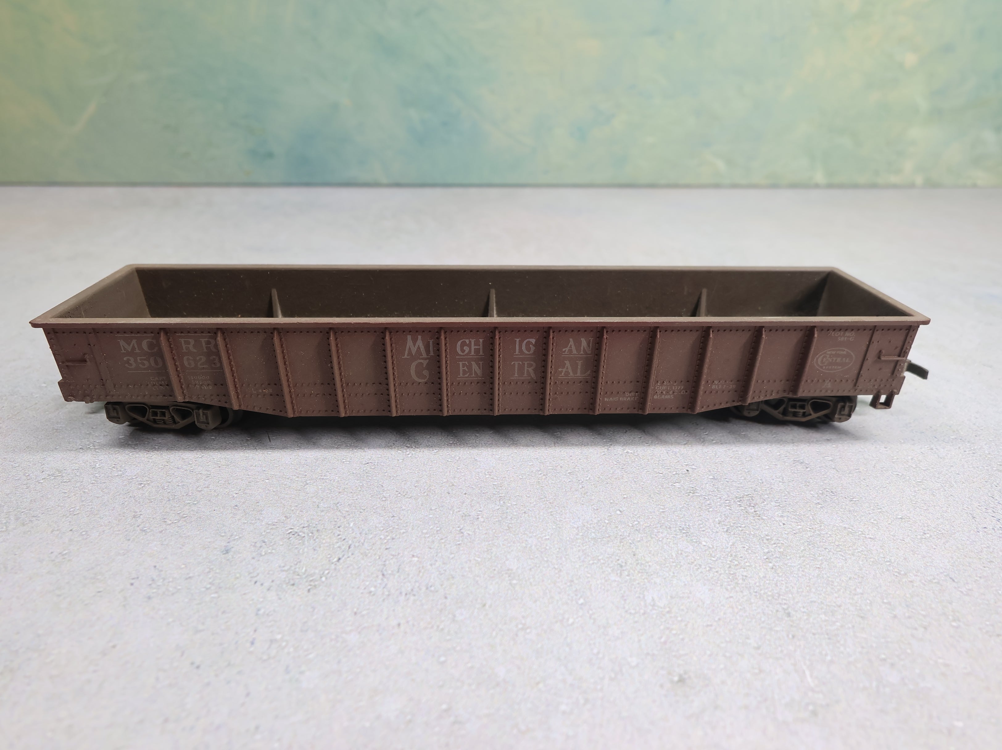 USED LIMA HO Scale 50' Gondola Michigan Central MCRR #350623 Weathered