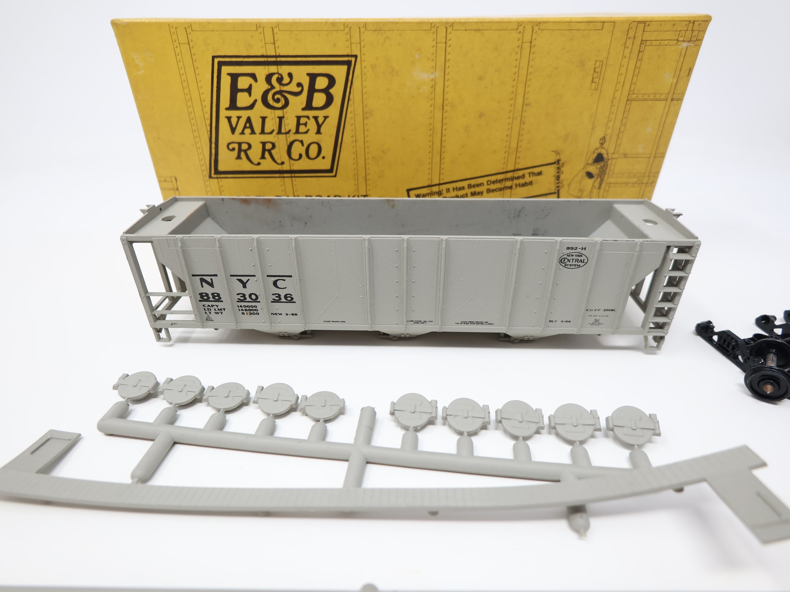 USED E&B Valley HO Scale PS-2 Covered Hopper New York Central NYC #883036 KIT