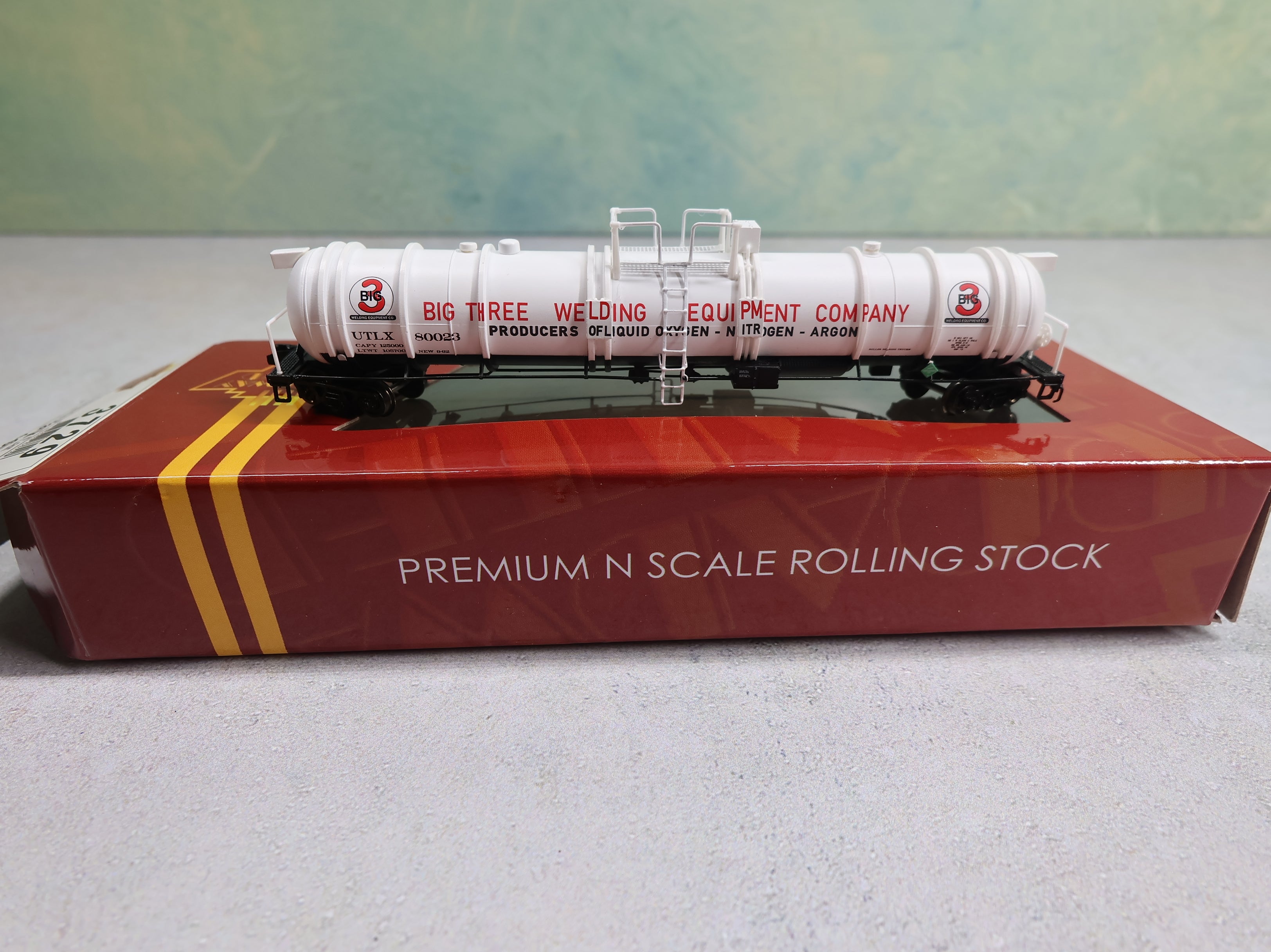 USED Broadway Limited 3729 N Scale Cryogenic Tank Car Big Three Industries UTLX #80023