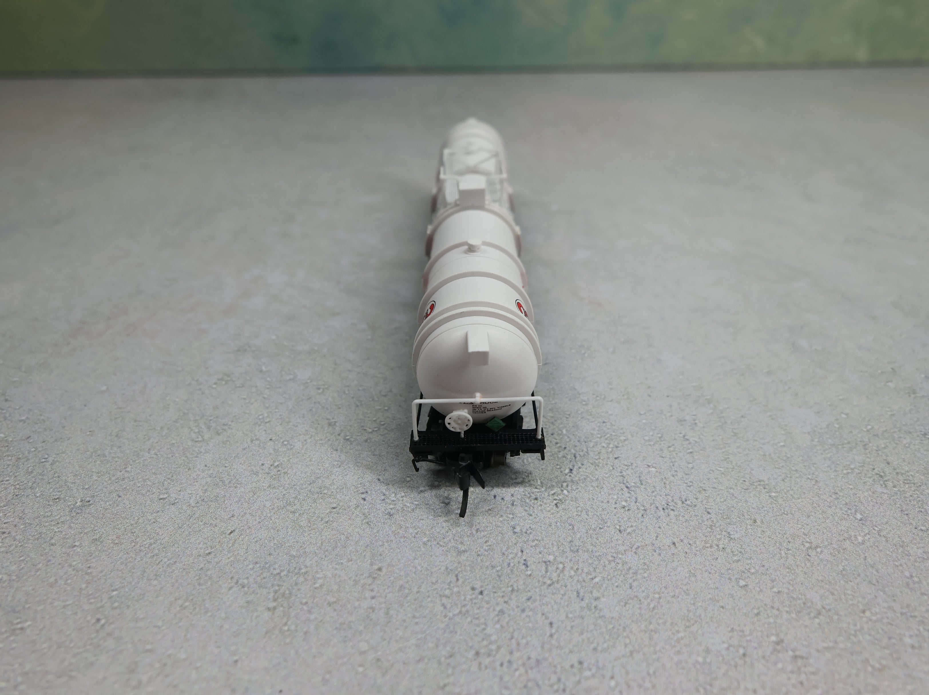 USED Broadway Limited 3729 N Scale Cryogenic Tank Car Big Three Industries UTLX #80023