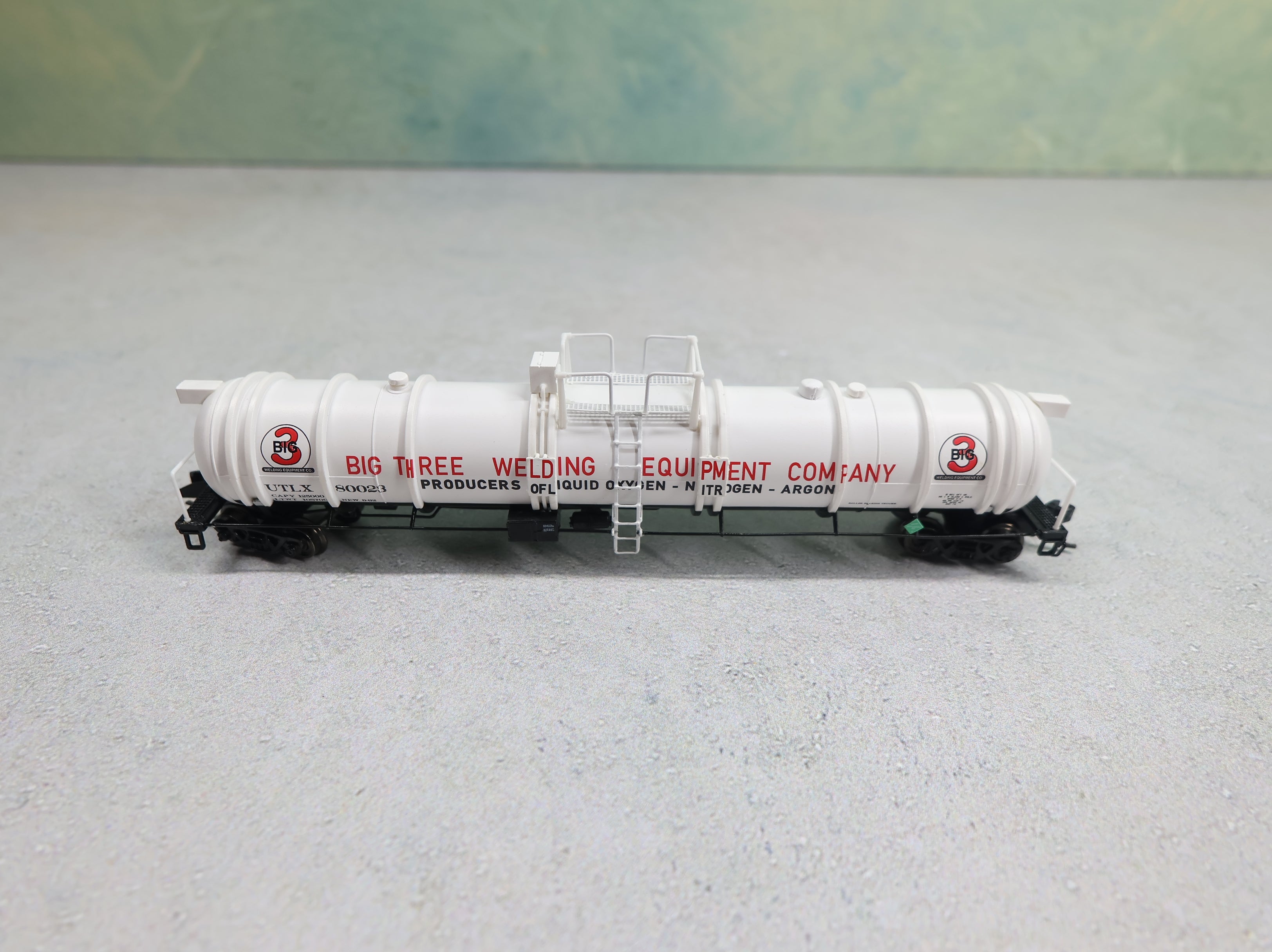 USED Broadway Limited 3729 N Scale Cryogenic Tank Car Big Three Industries UTLX #80023