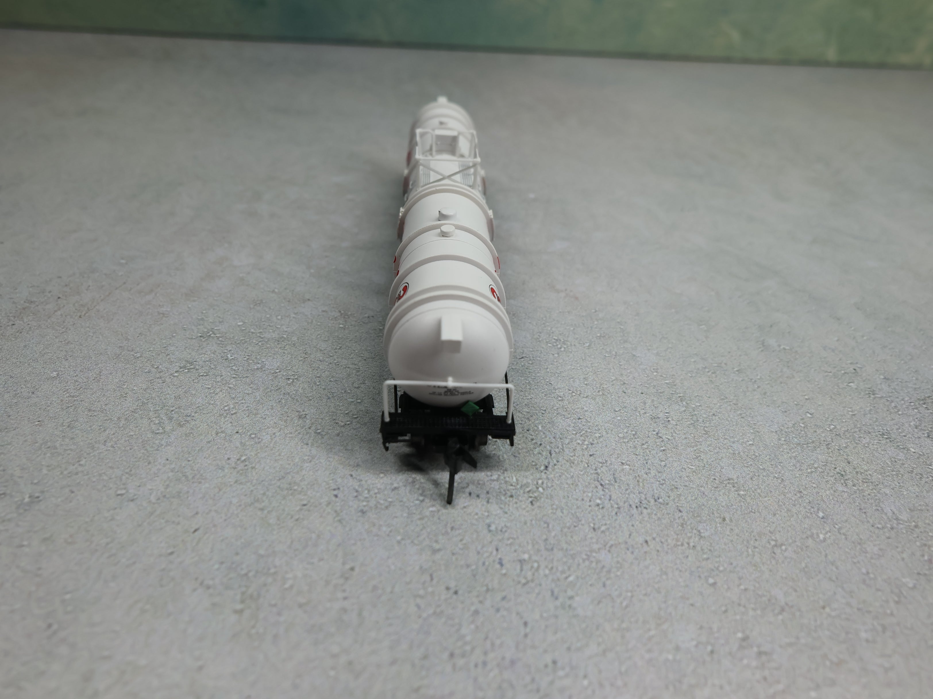 USED Broadway Limited 3729 N Scale Cryogenic Tank Car Big Three Industries UTLX #80023