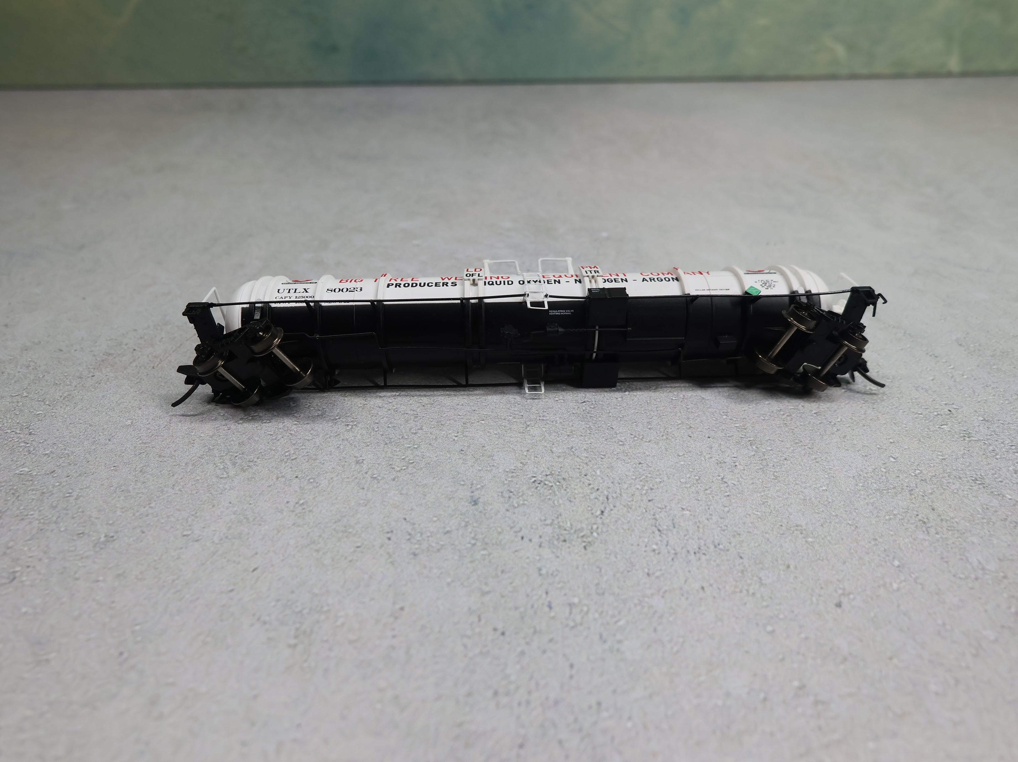 USED Broadway Limited 3729 N Scale Cryogenic Tank Car Big Three Industries UTLX #80023