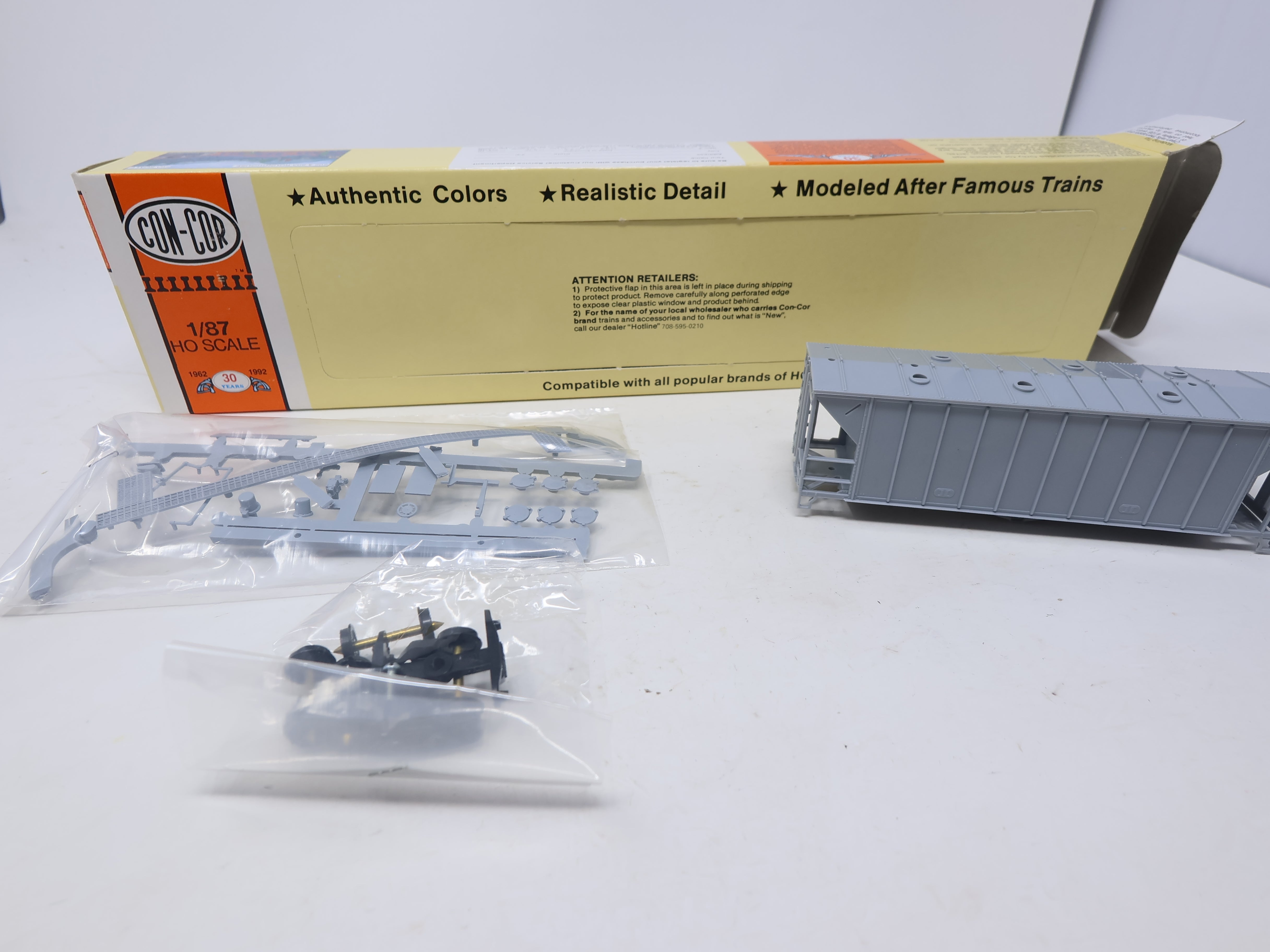 Con-Cor #1-009750 HO Scale, 40' Airslide Hopper, Undecorated (KIT)