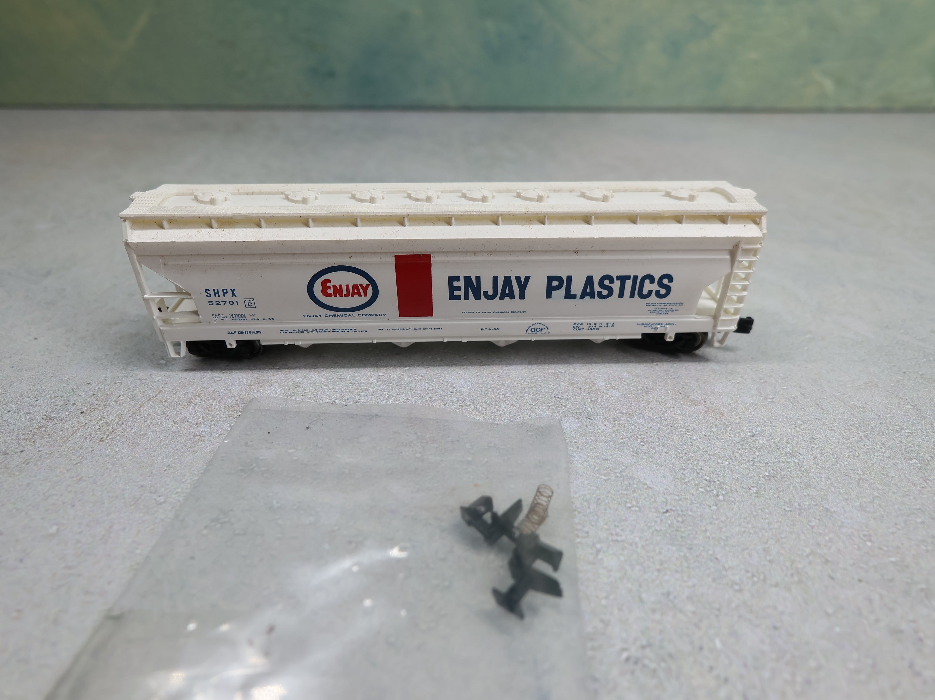 USED Bachmann 76636 N Scale 56' Centerflow Hopper Enjay Plastics SHPX #52701