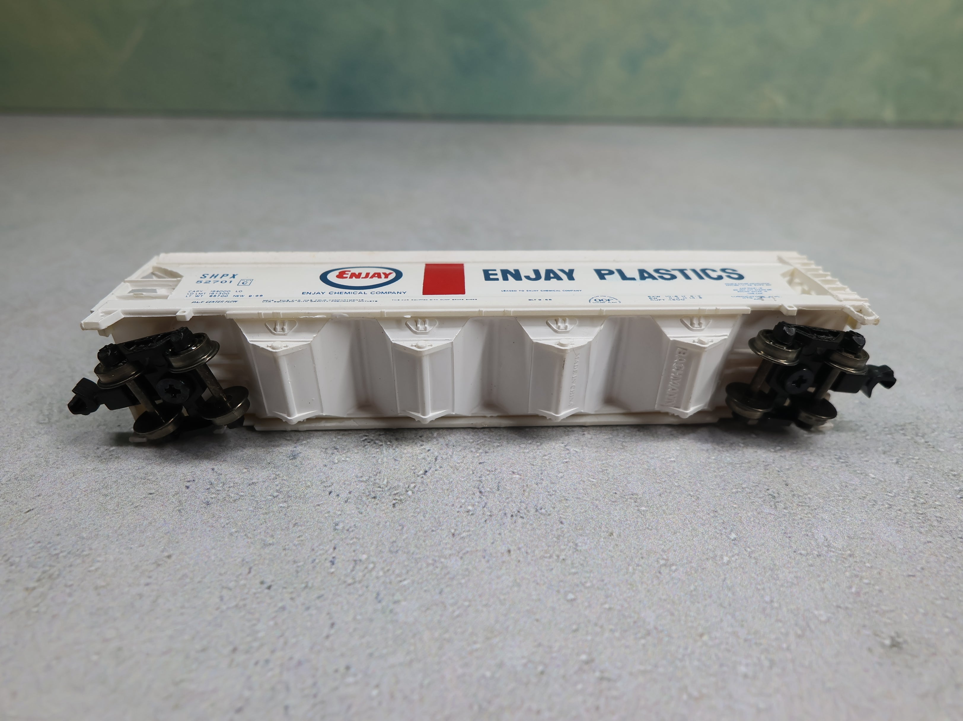USED Bachmann 76636 N Scale 56' Centerflow Hopper Enjay Plastics SHPX #52701