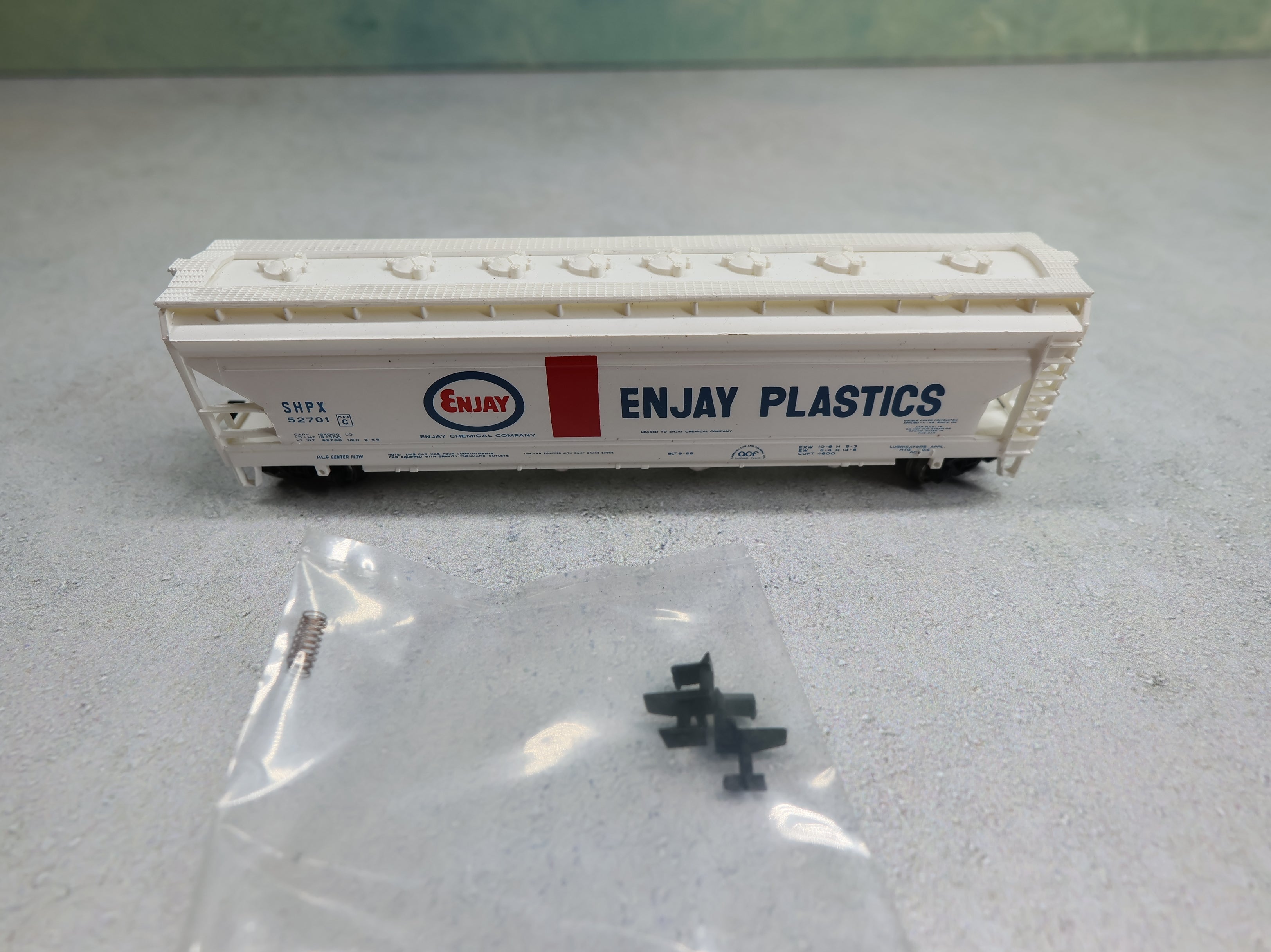 USED Bachmann 76636 N Scale 56' Centerflow Hopper Enjay Plastics SHPX #52701