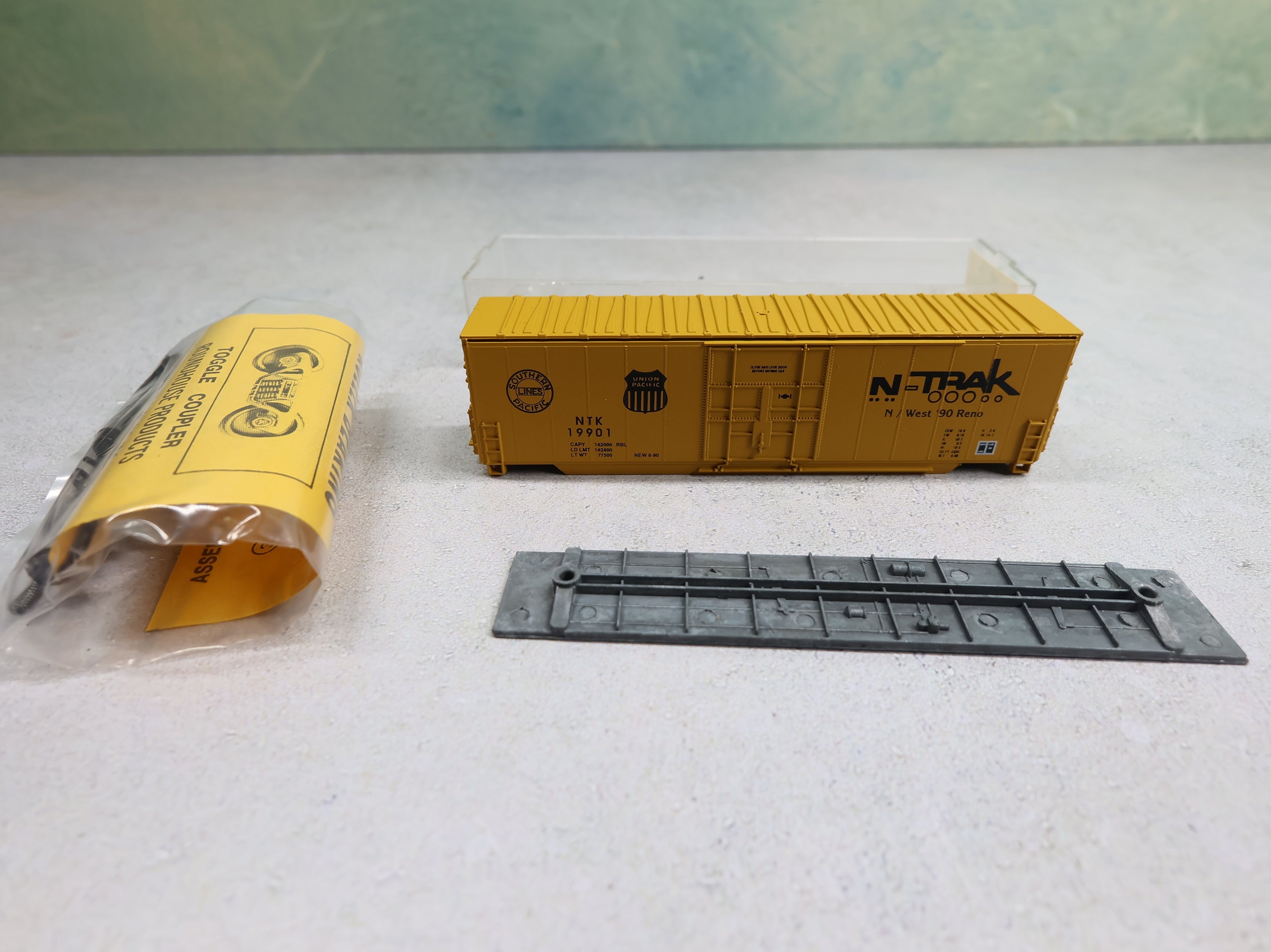 USED Roundhouse N Scale Aztec 50' Box Car N-Trak Reno NTK #19901 Aztec KIT