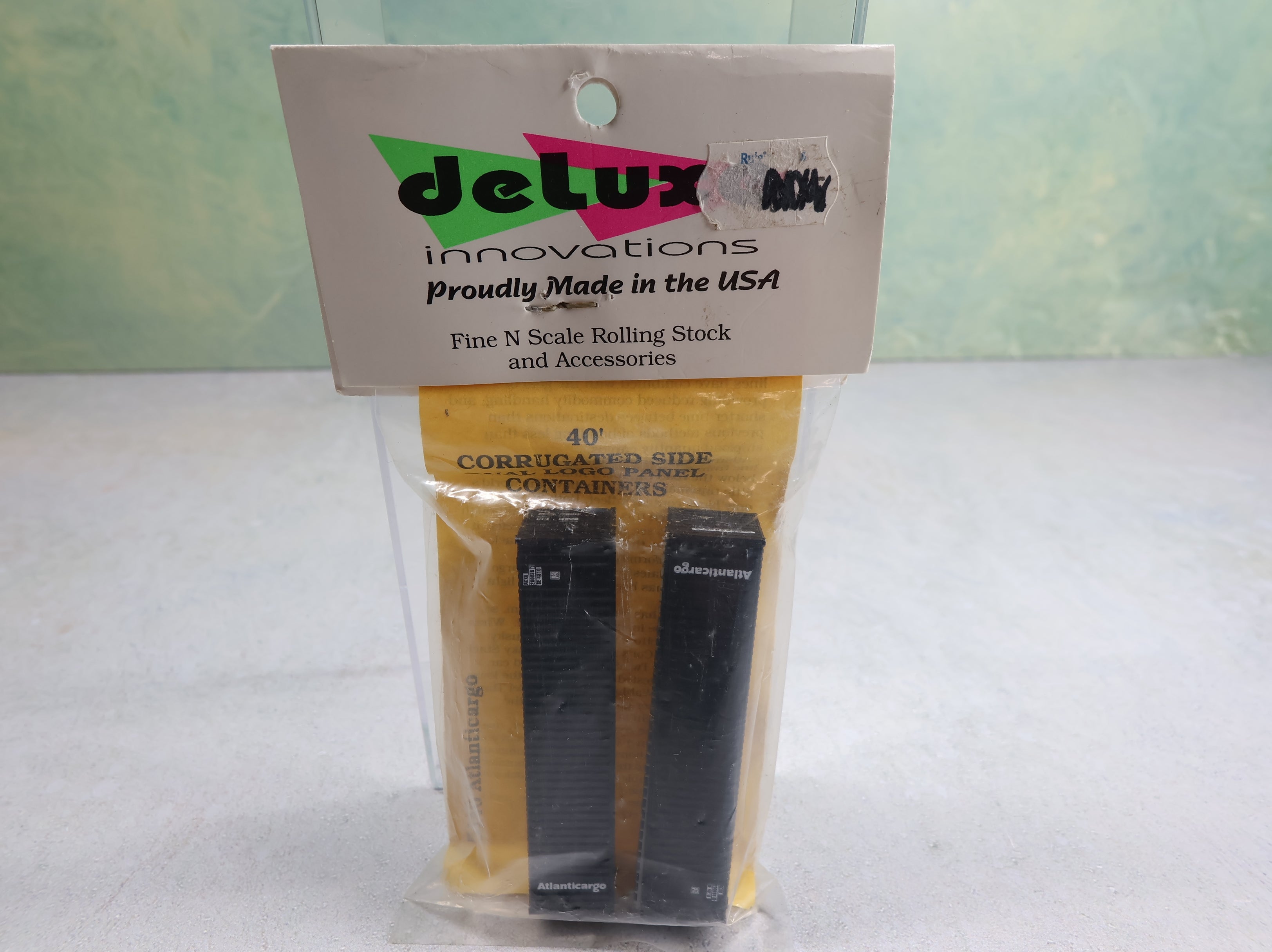 Deluxe 5140 N Scale 40' Corrugated Side Containers Atlanticargo (2 pcs)