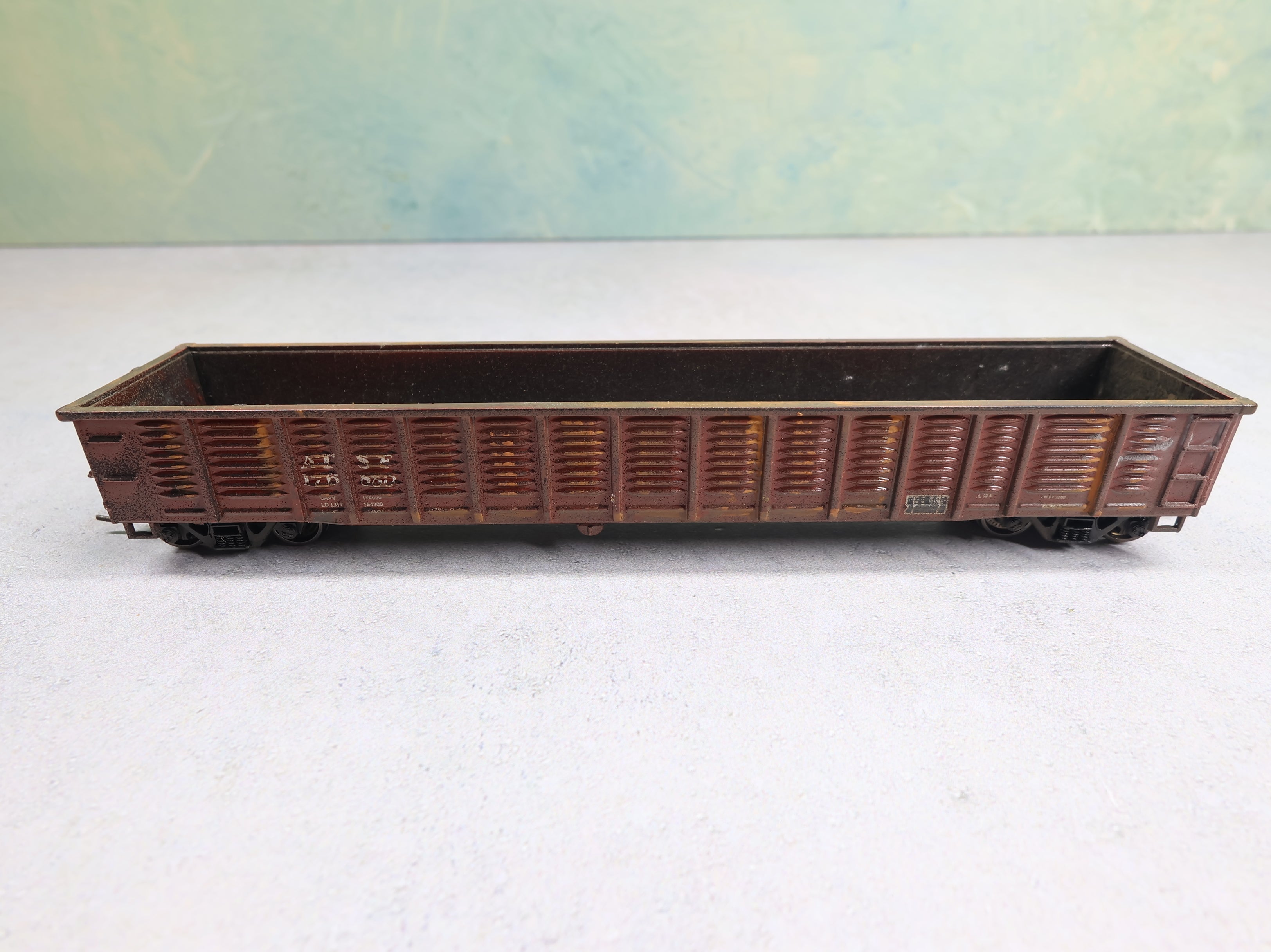 USED HO Scale 53' Ribbed Side Gondola Santa Fe ATSF #176660 Weathered