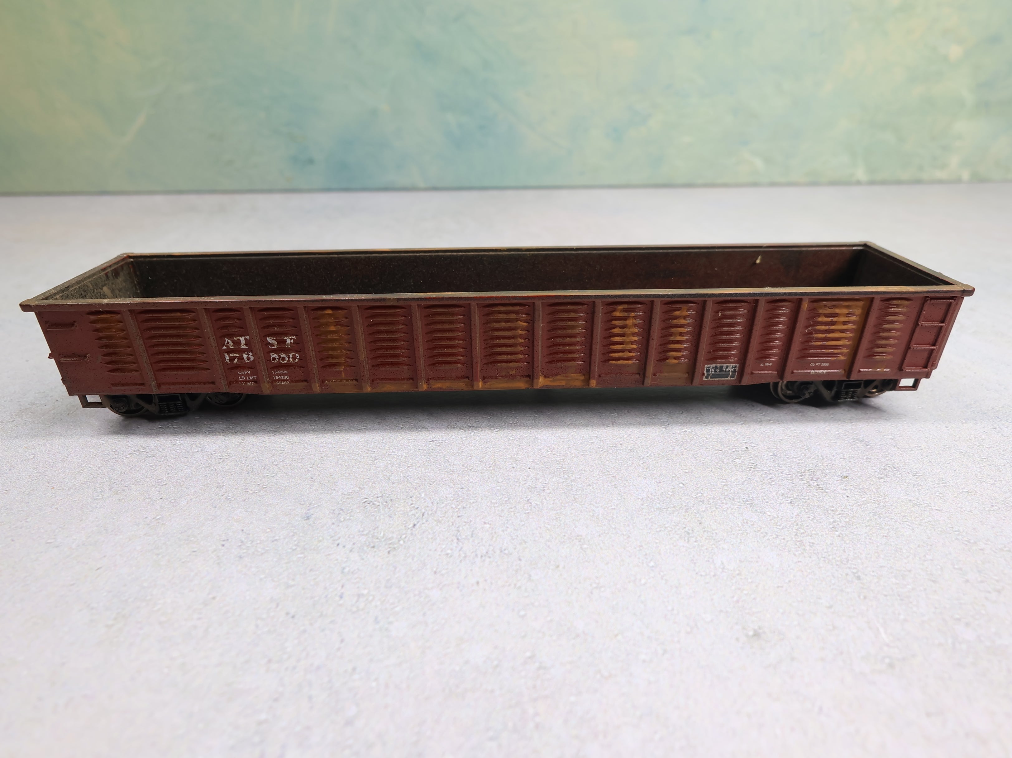 USED HO Scale 53' Ribbed Side Gondola Santa Fe ATSF #176660 Weathered