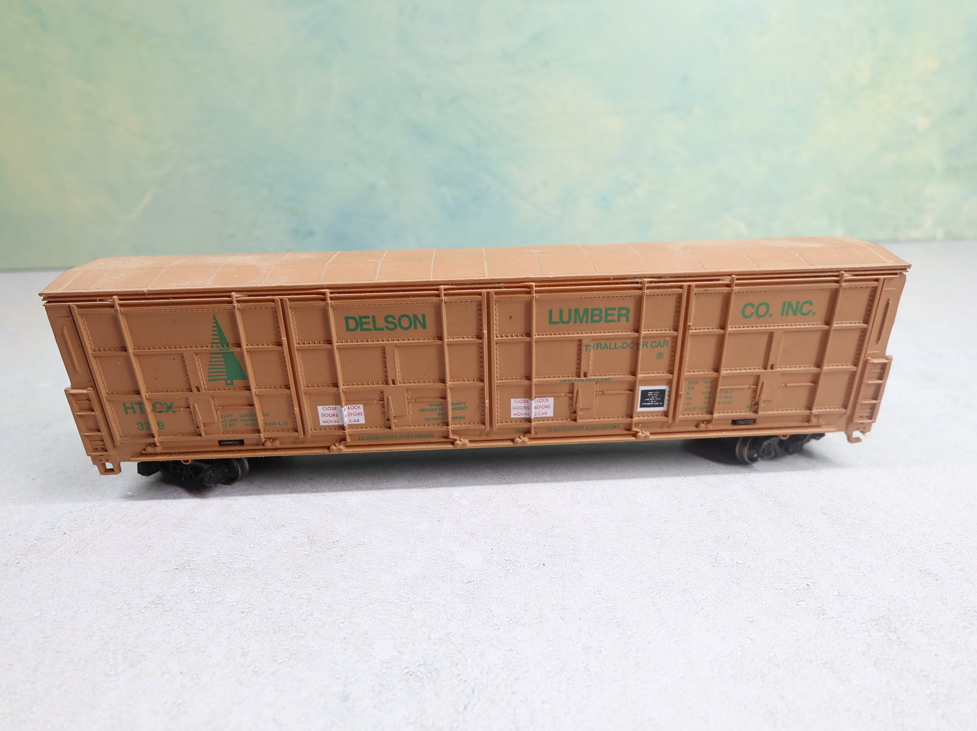 USED Life-Like HO Scale 54' Thrall Door Box Car Delson Lumber Co HTCX #329