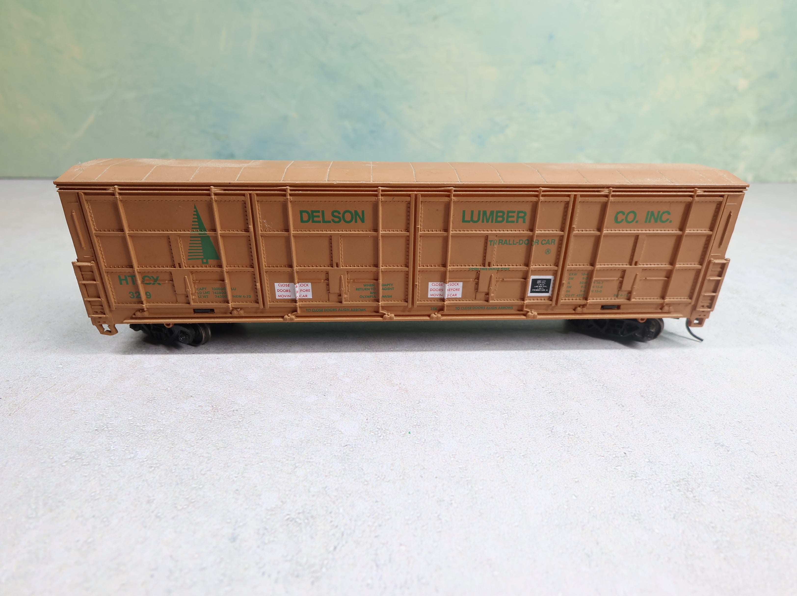 USED Life-Like HO Scale 54' Thrall Door Box Car Delson Lumber Co HTCX #329