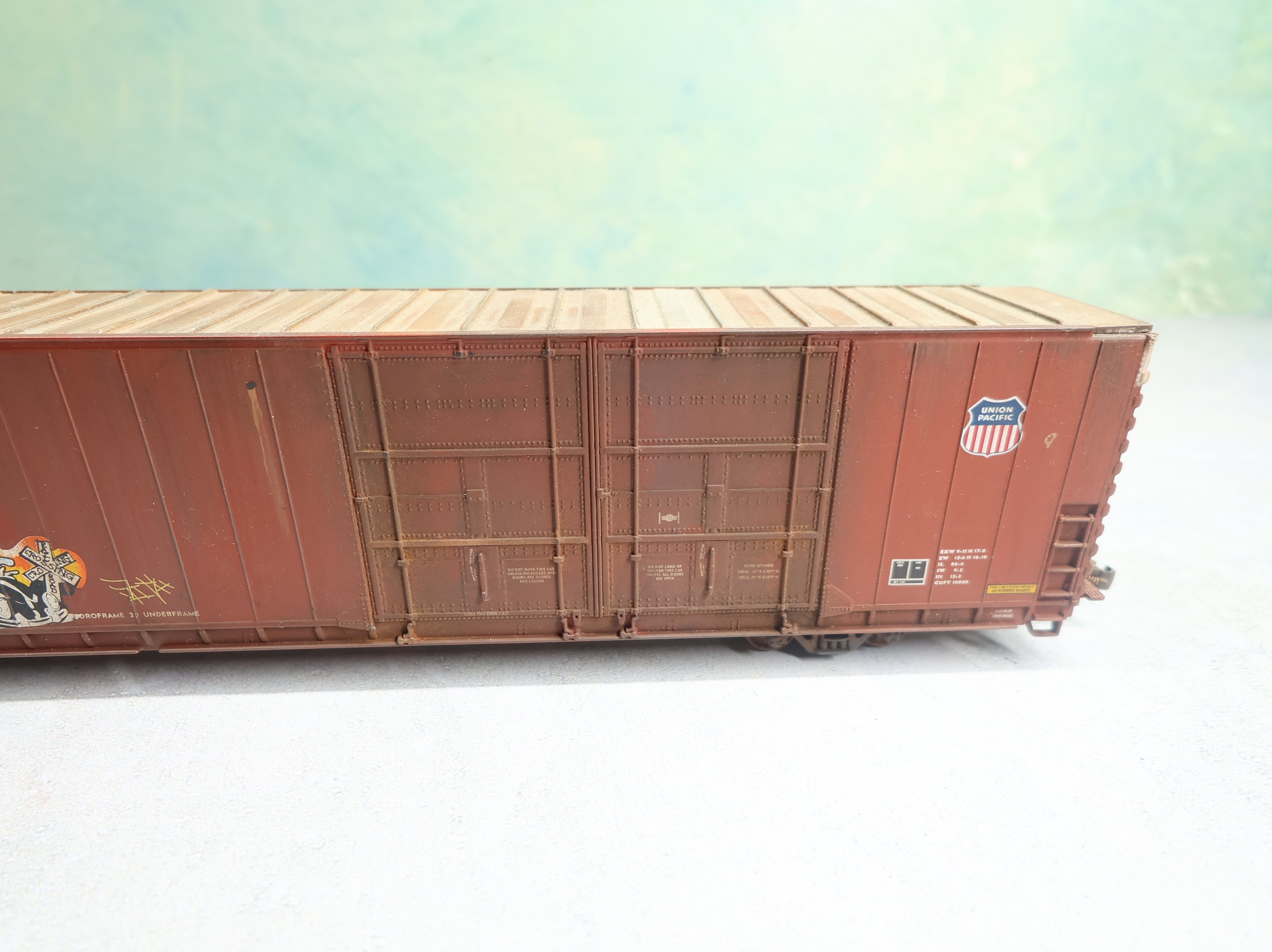 USED Walthers HO Scale 86' Hi-Cube Box Car Missouri Pacific MP #272008 Weathered w/ Graffiti