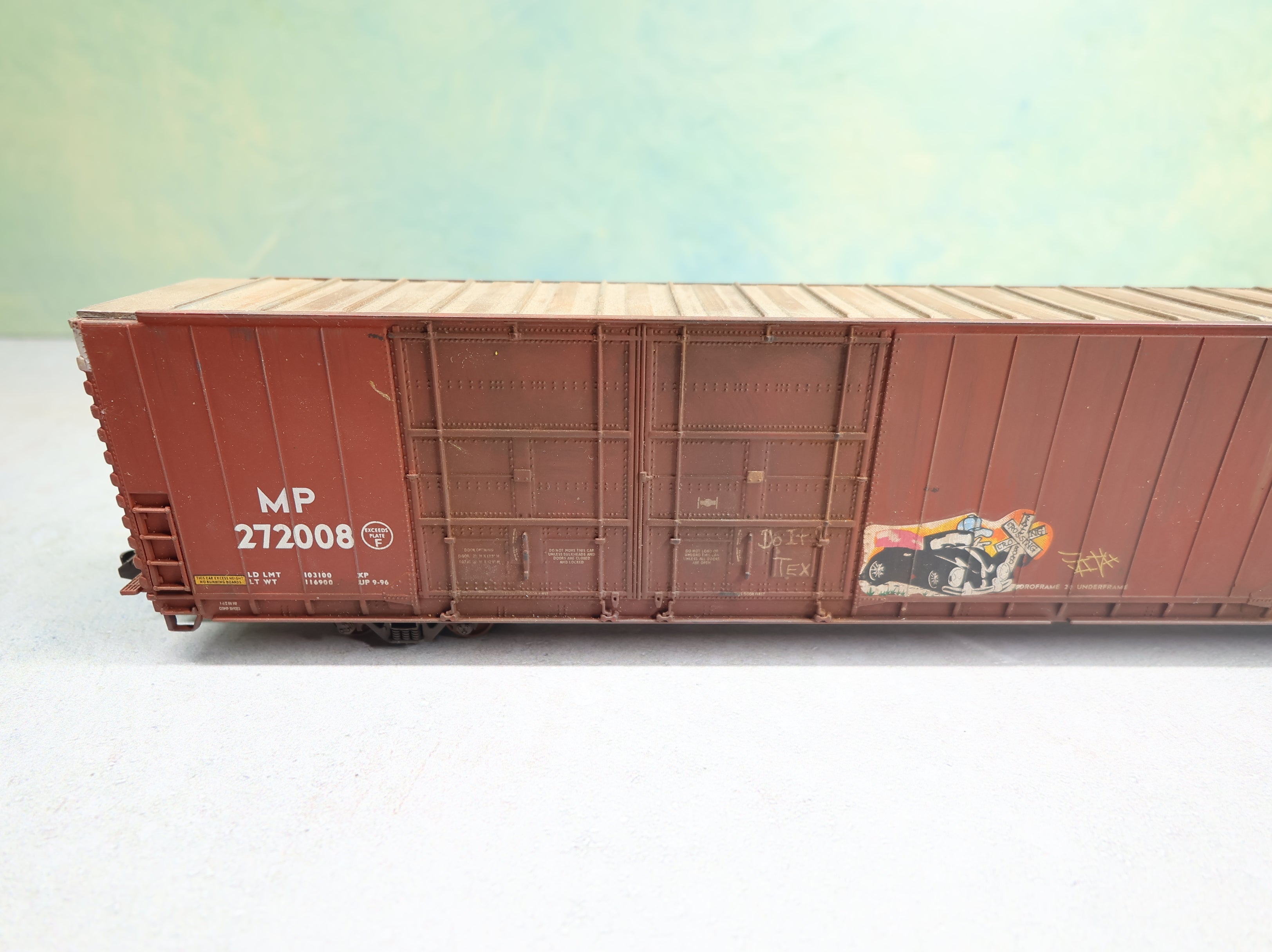 USED Walthers HO Scale 86' Hi-Cube Box Car Missouri Pacific MP #272008 Weathered w/ Graffiti