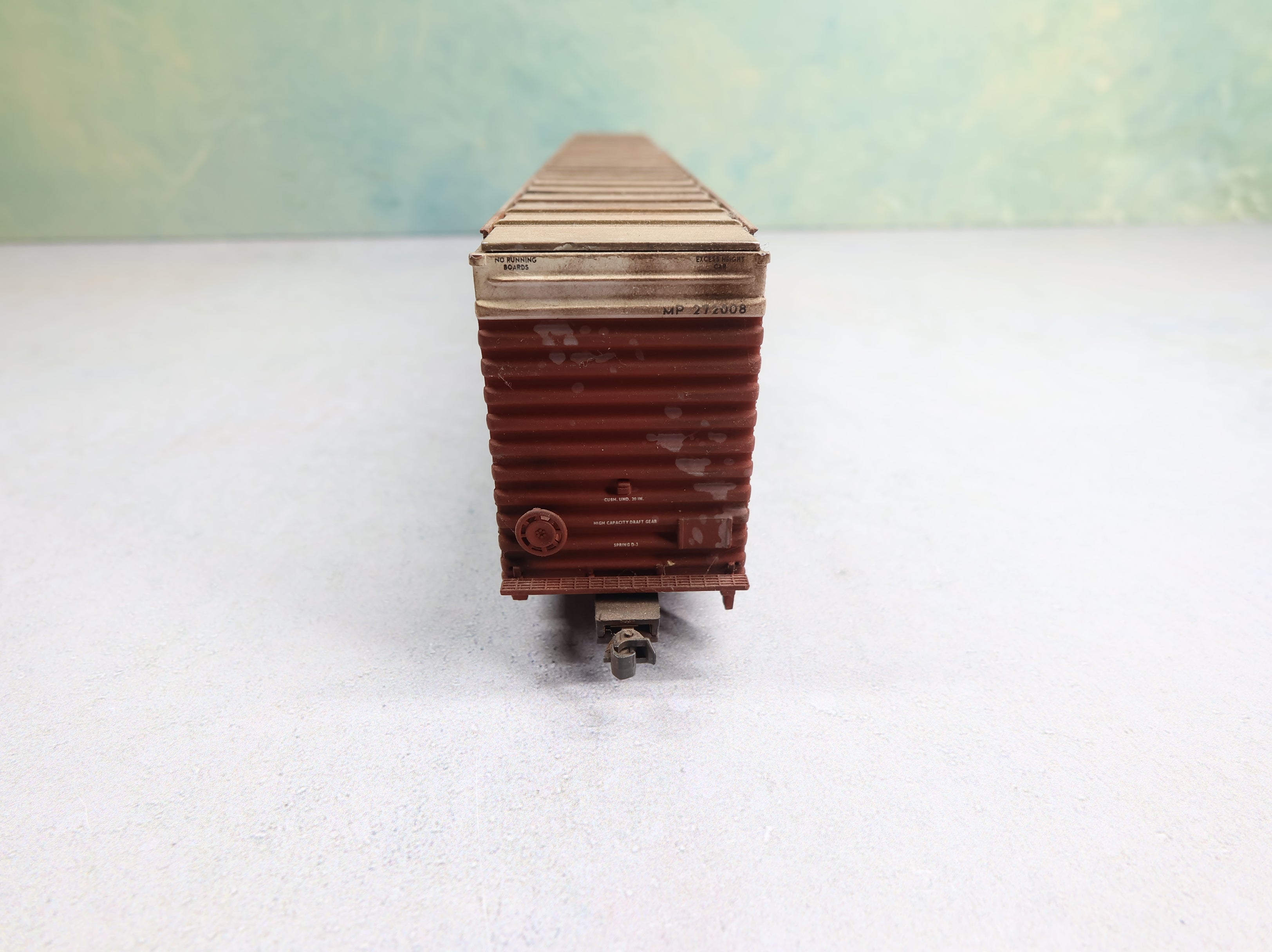 USED Walthers HO Scale 86' Hi-Cube Box Car Missouri Pacific MP #272008 Weathered w/ Graffiti