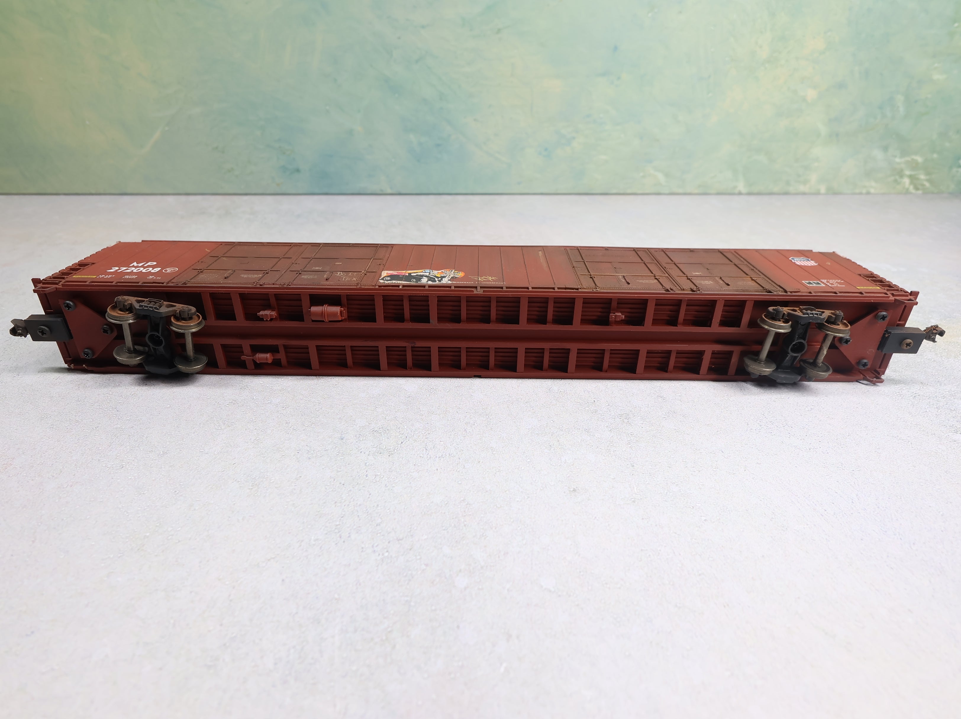 USED Walthers HO Scale 86' Hi-Cube Box Car Missouri Pacific MP #272008 Weathered w/ Graffiti