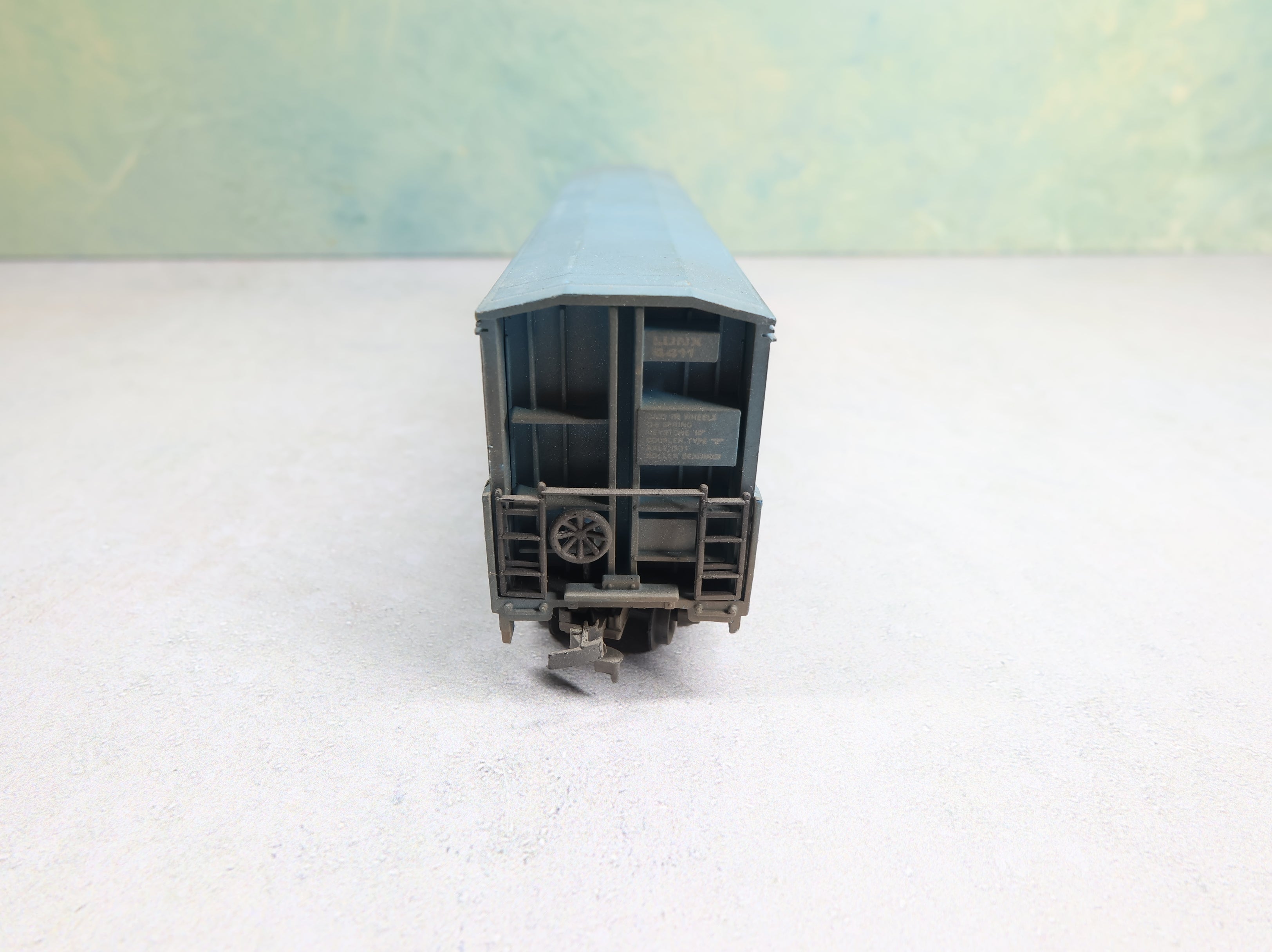 USED Life-Like HO Scale 54' Thrall Door Box Car Celotex LUNX #4411 Weathered