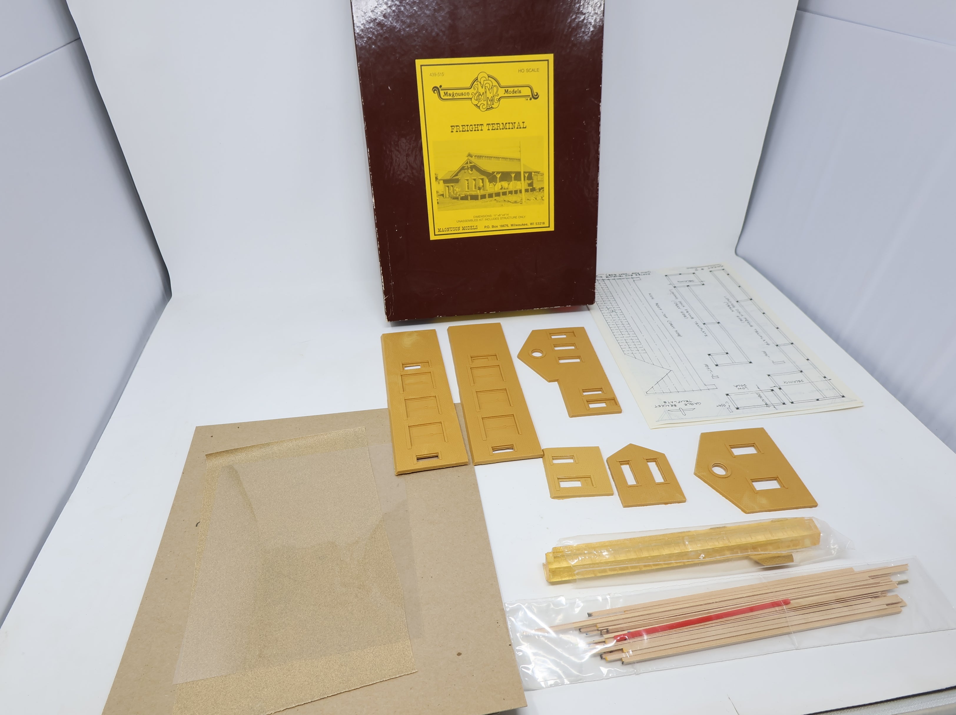 USED Magnuson Models 439-515 HO Scale Freight Terminal 11 x 6 x 4" KIT