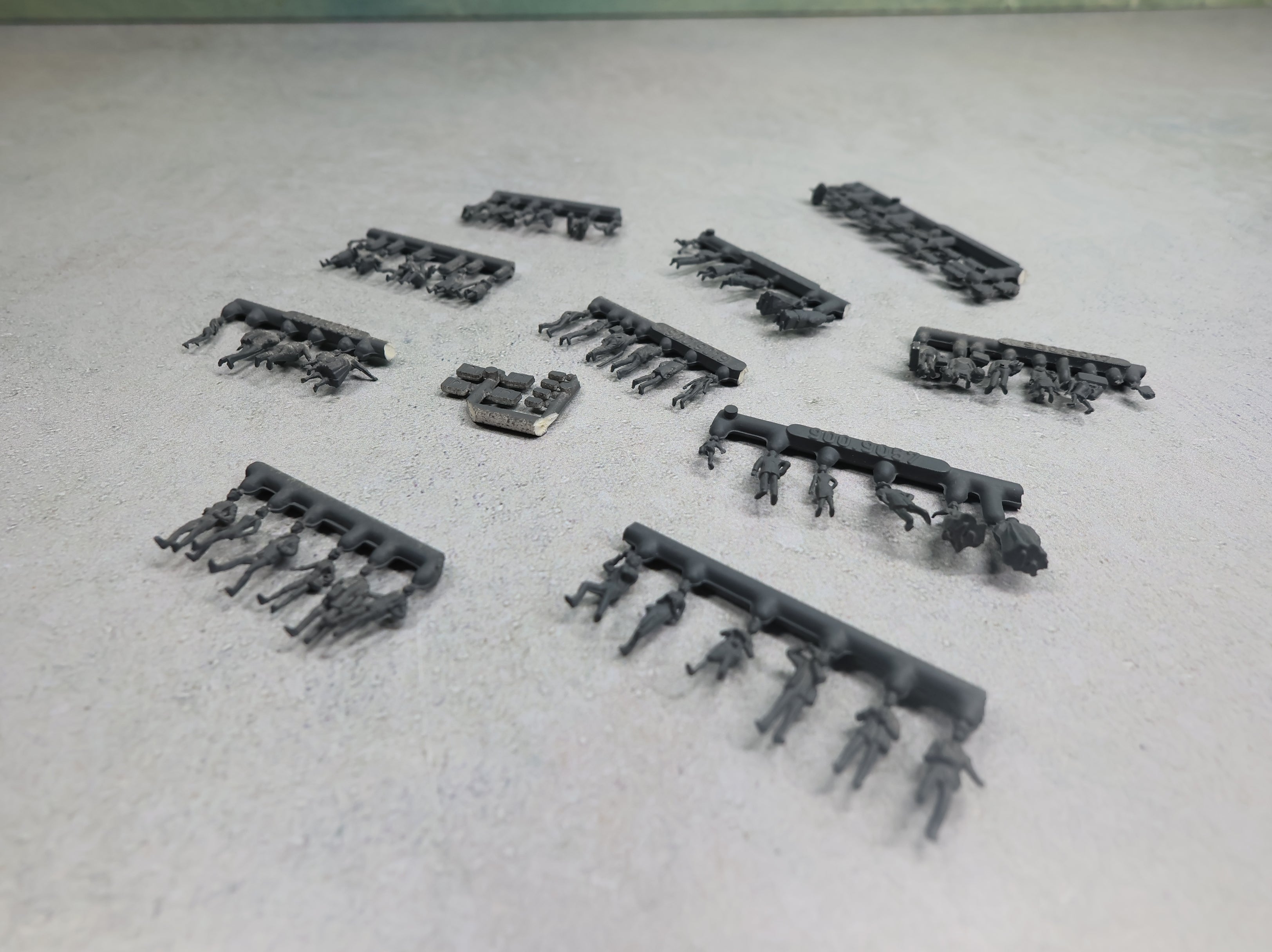 USED N Scale Unpainted People & Luggage (75+ pcs)