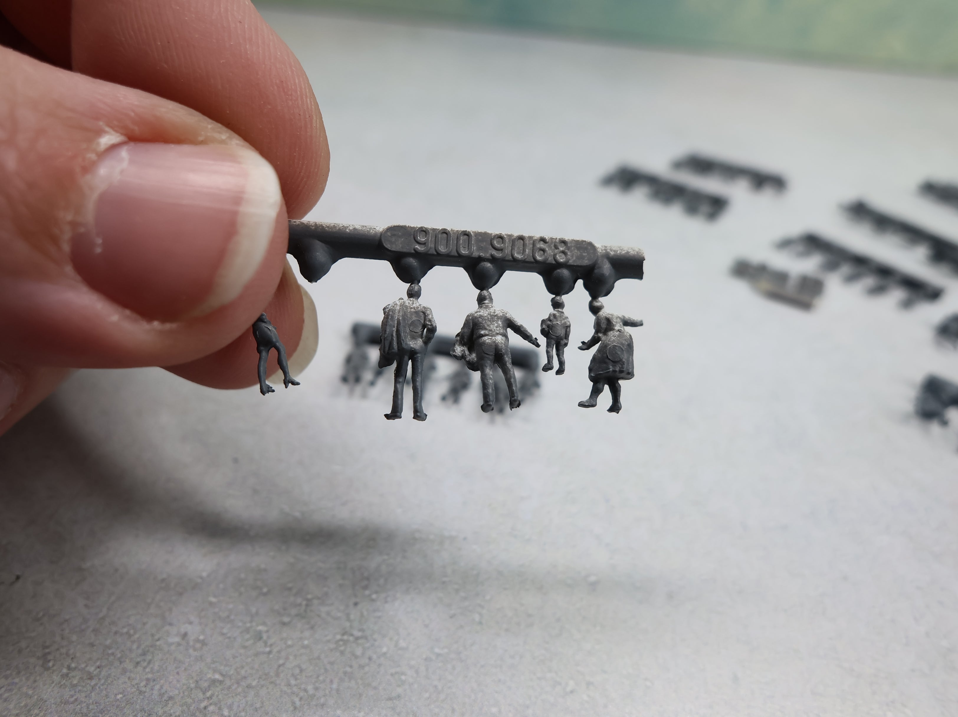 USED N Scale Unpainted People & Luggage (75+ pcs)