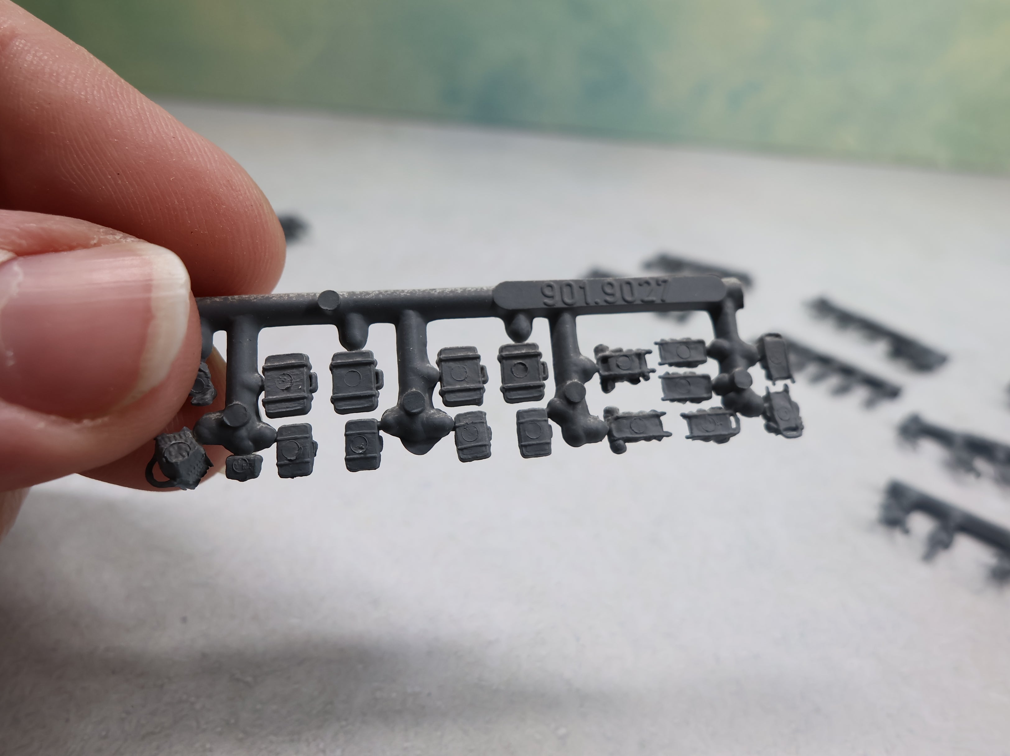 USED N Scale Unpainted People & Luggage (75+ pcs)