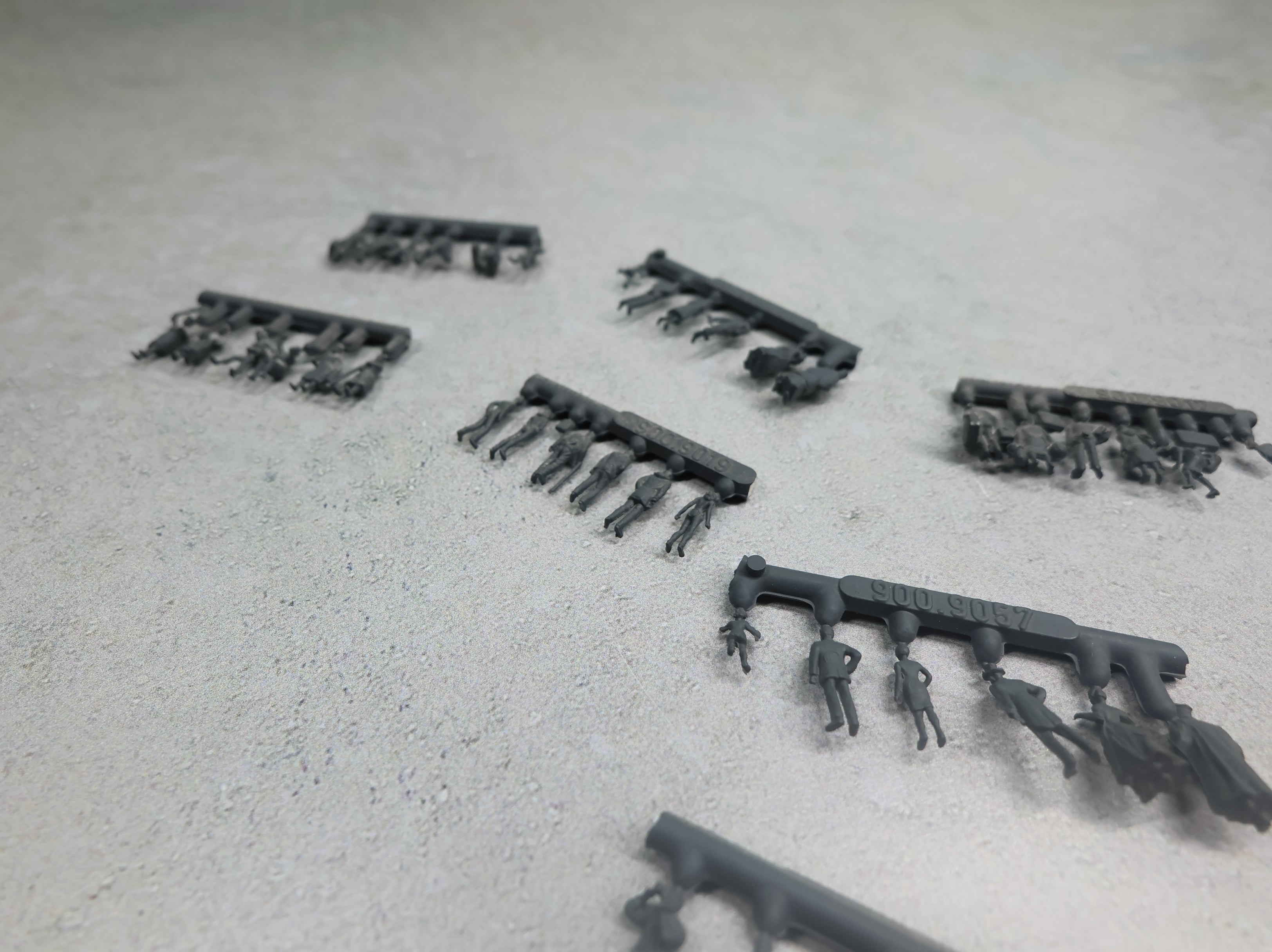 USED N Scale Unpainted People & Luggage (75+ pcs)