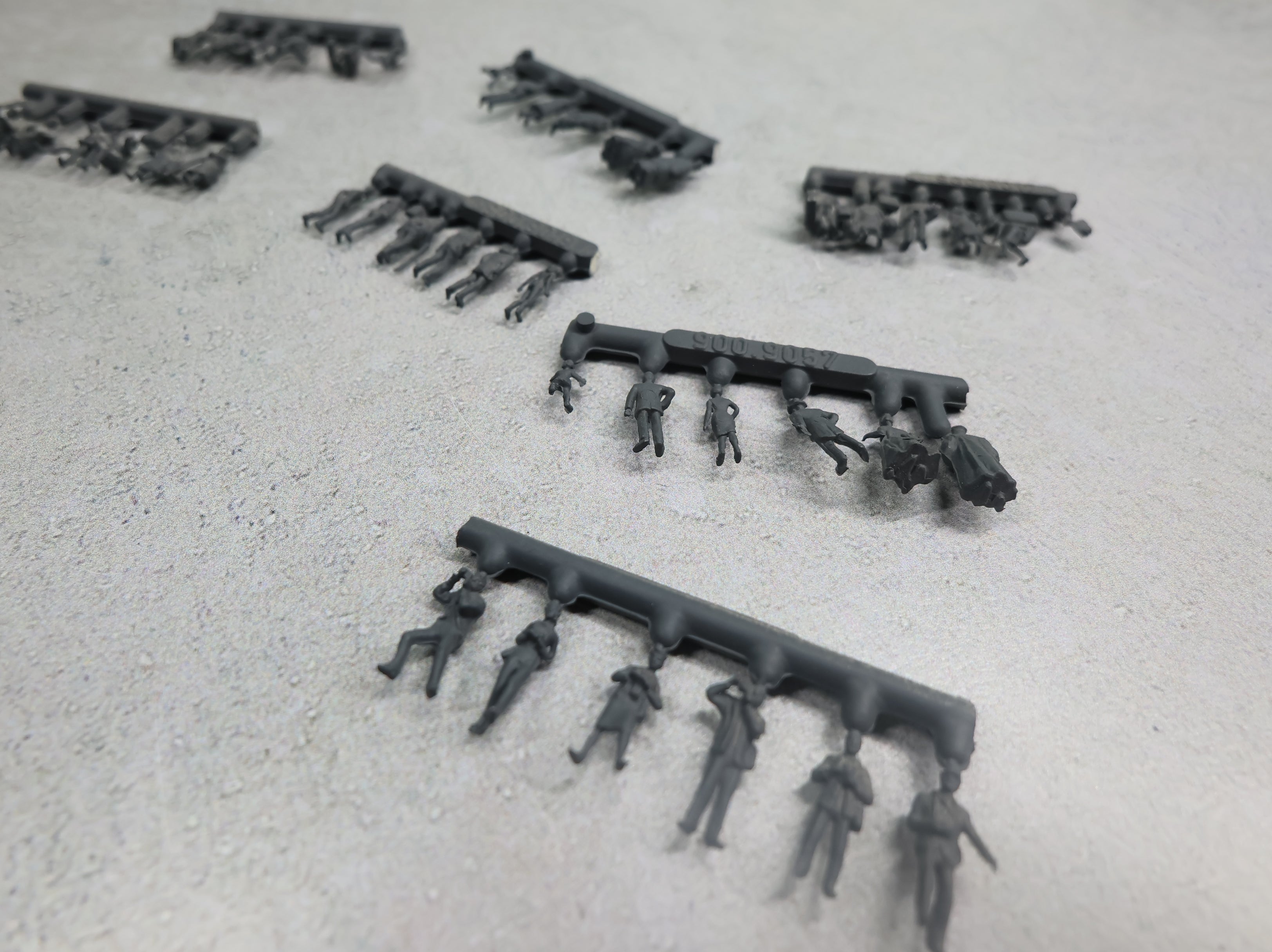 USED N Scale Unpainted People & Luggage (75+ pcs)