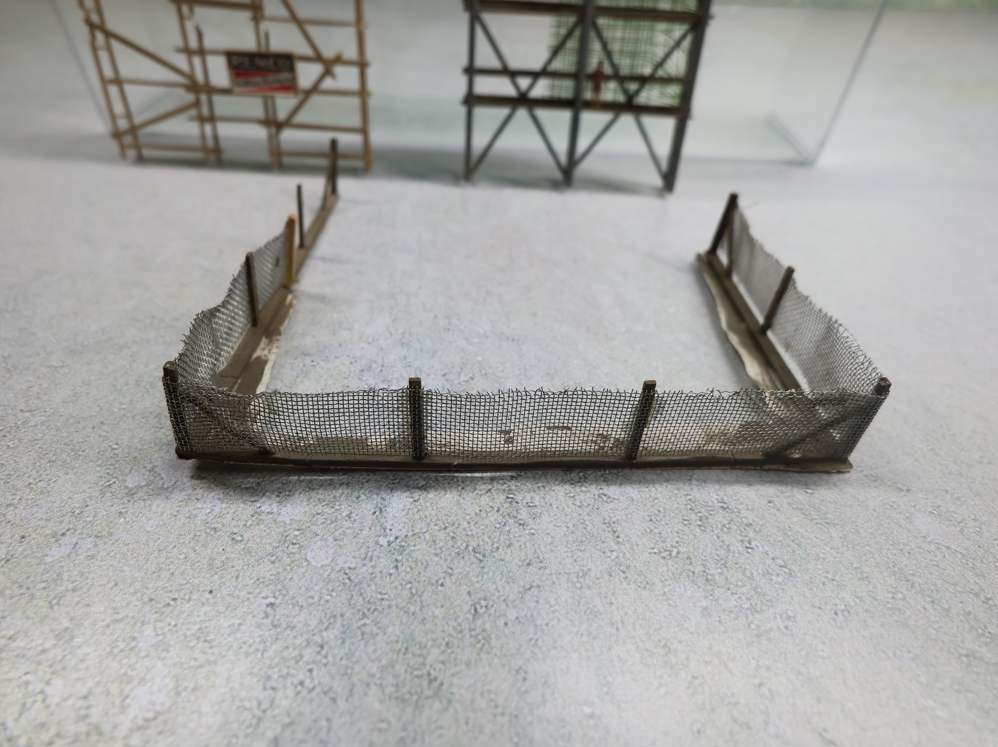 USED N Scale Scaffolding & Work Area Fencing (3 pcs)