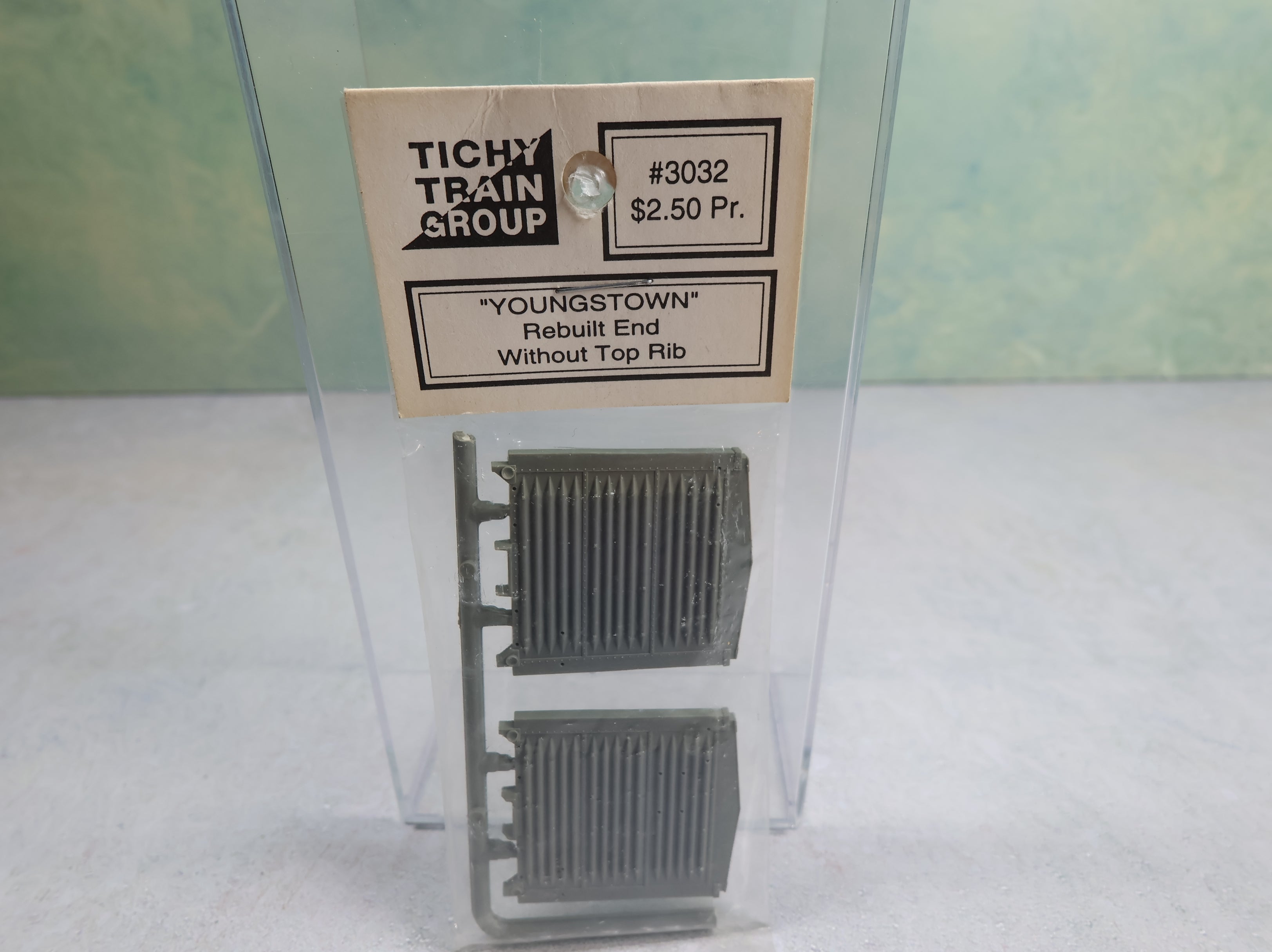 Tichy Train Group 3032 HO Scale Youngstown Rebuilt End Without Top Rib (1 Pair)